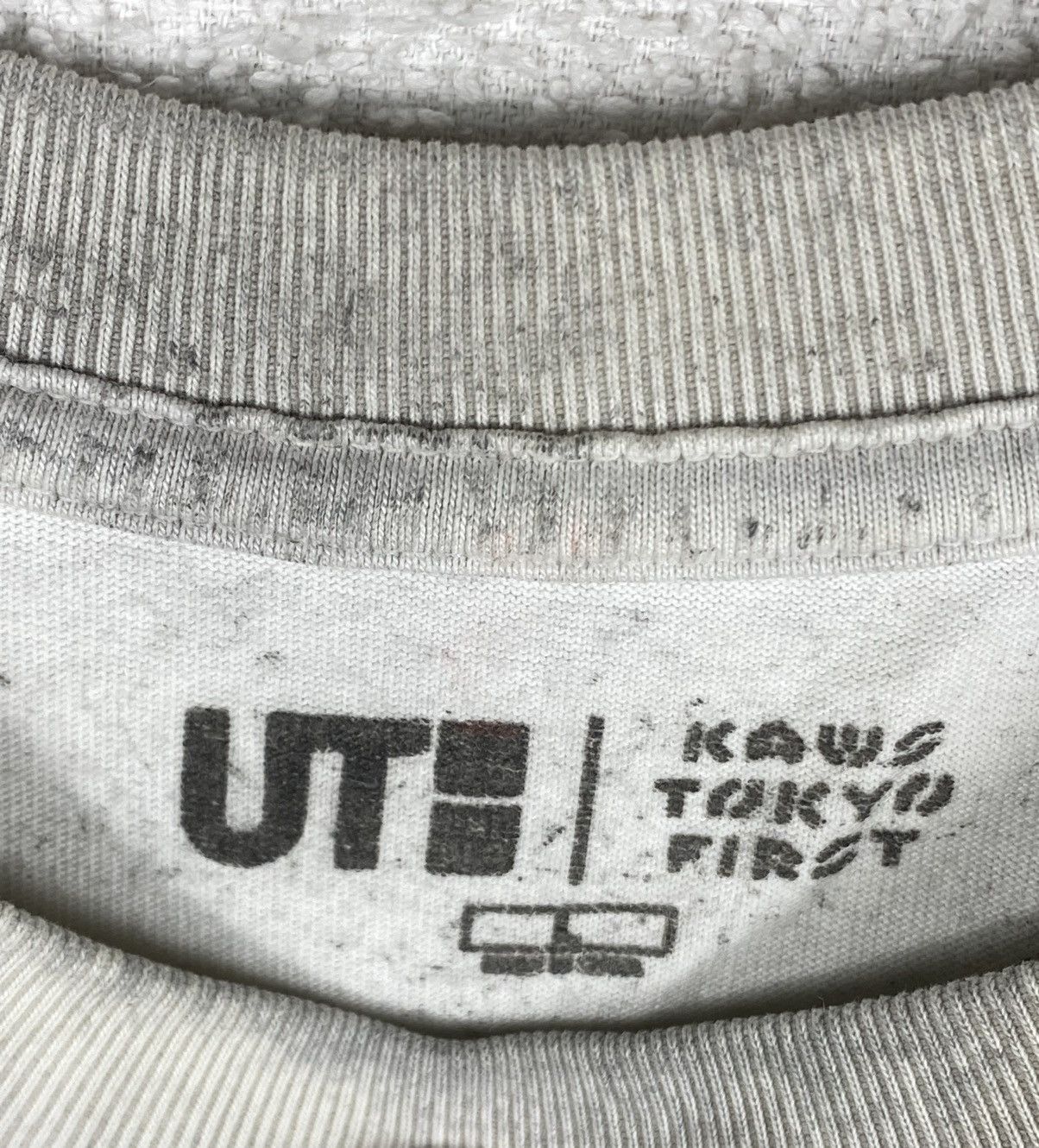 Kaws × Uniqlo × Vintage KAWS x Uniqlo Tokyo First Mori Arts Gallery Exclusive Tee L Size US L / EU 52-54 / 3 - 13 Thumbnail