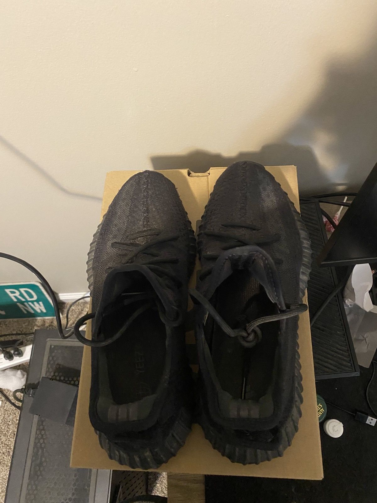 Yeezy Yeezy 350 v2 onyx Size US 10.5 / EU 43-44 - 3 Thumbnail