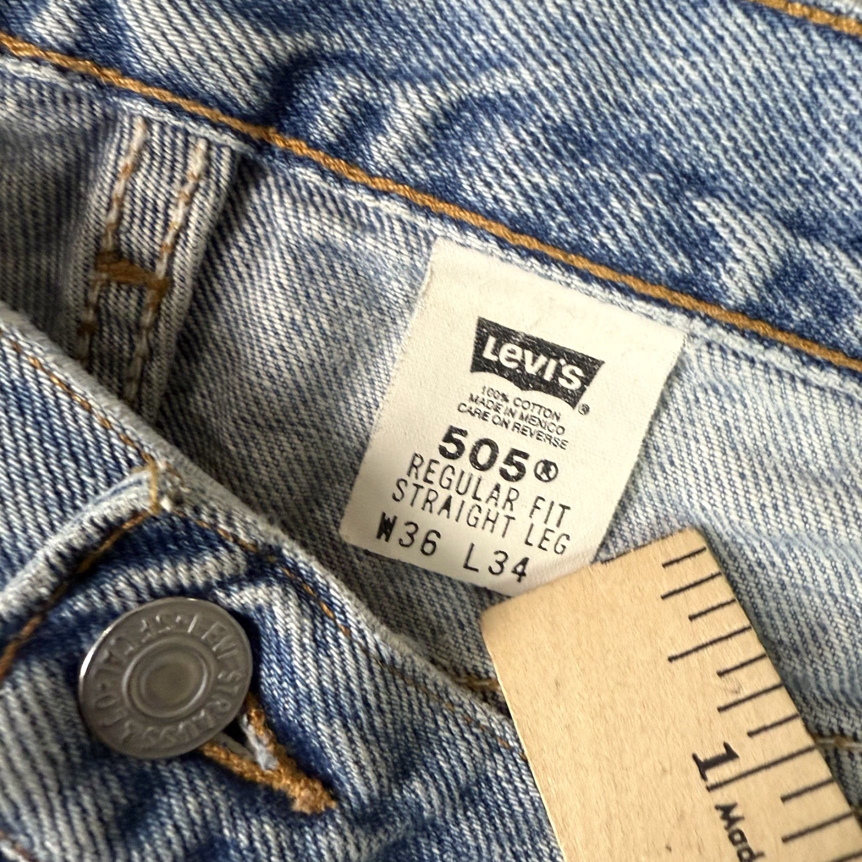 Levi's VINTAGE Levi's 505 Jeans Men Regular Light Blue 34x30 Straight 90s Grunge Denim Cotton Button Zip 5-Pocket image? Size US 34 / EU 50 - 6 Thumbnail