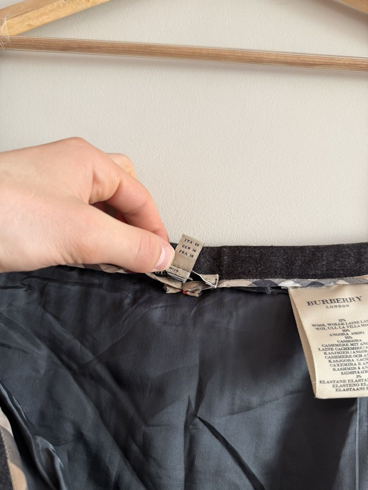 Burberry Burberry London Pleated Wool Mini Skirt Size 27" / US 4 / IT 40 - 7 Thumbnail