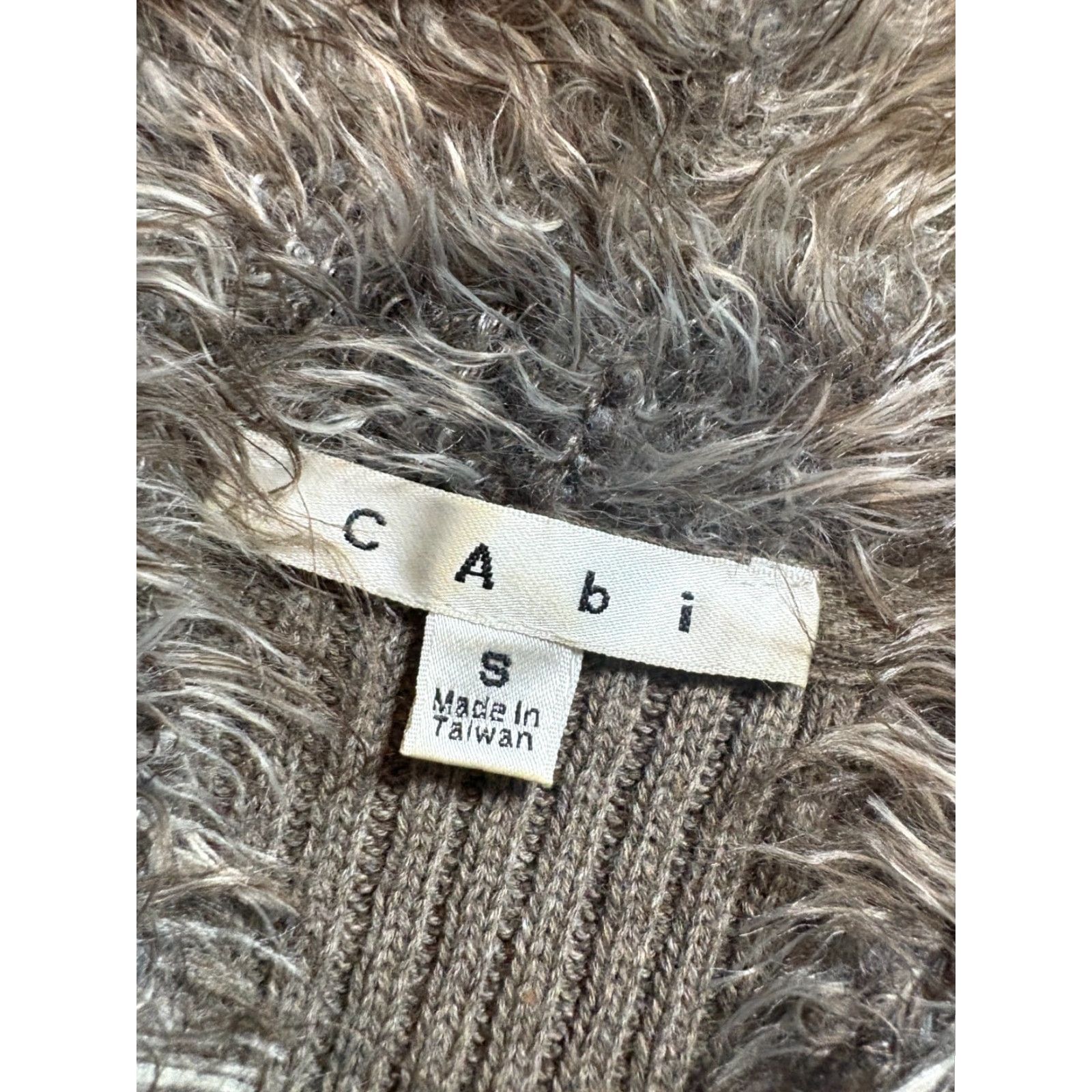 Vintage CAbi Jacket Open Front Womens S Faux Fur Sleeveless Gray Jacket Womens Small Open Front Gray CAbi Sleeveless Animals Theme Limited Open Front Size S / US 4 / IT 40 - 4 Thumbnail
