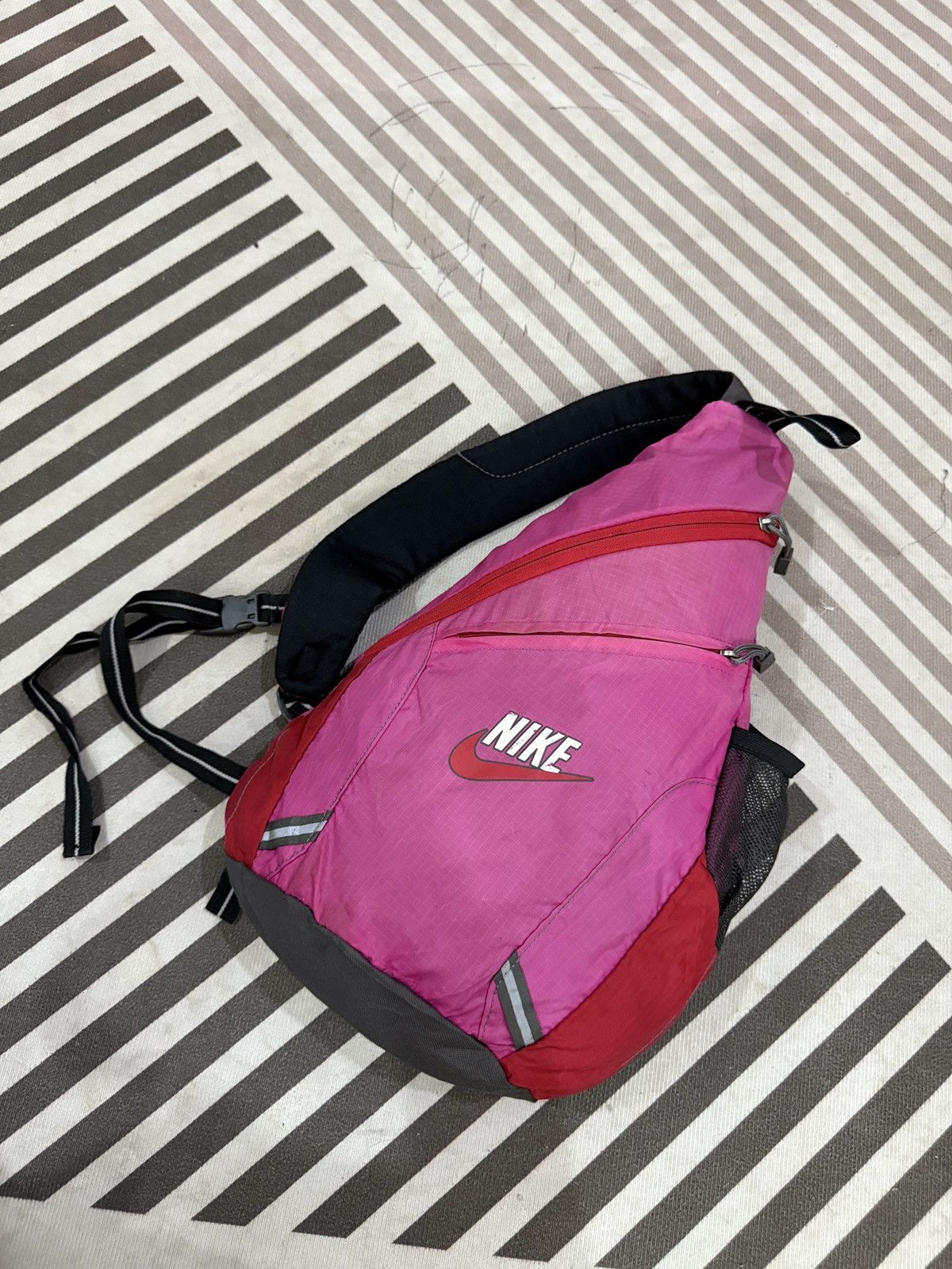 Nike 🔥🔥🔥ARCHIVE NIKE CROSSBODY BAG Size ONE SIZE - 3 Thumbnail
