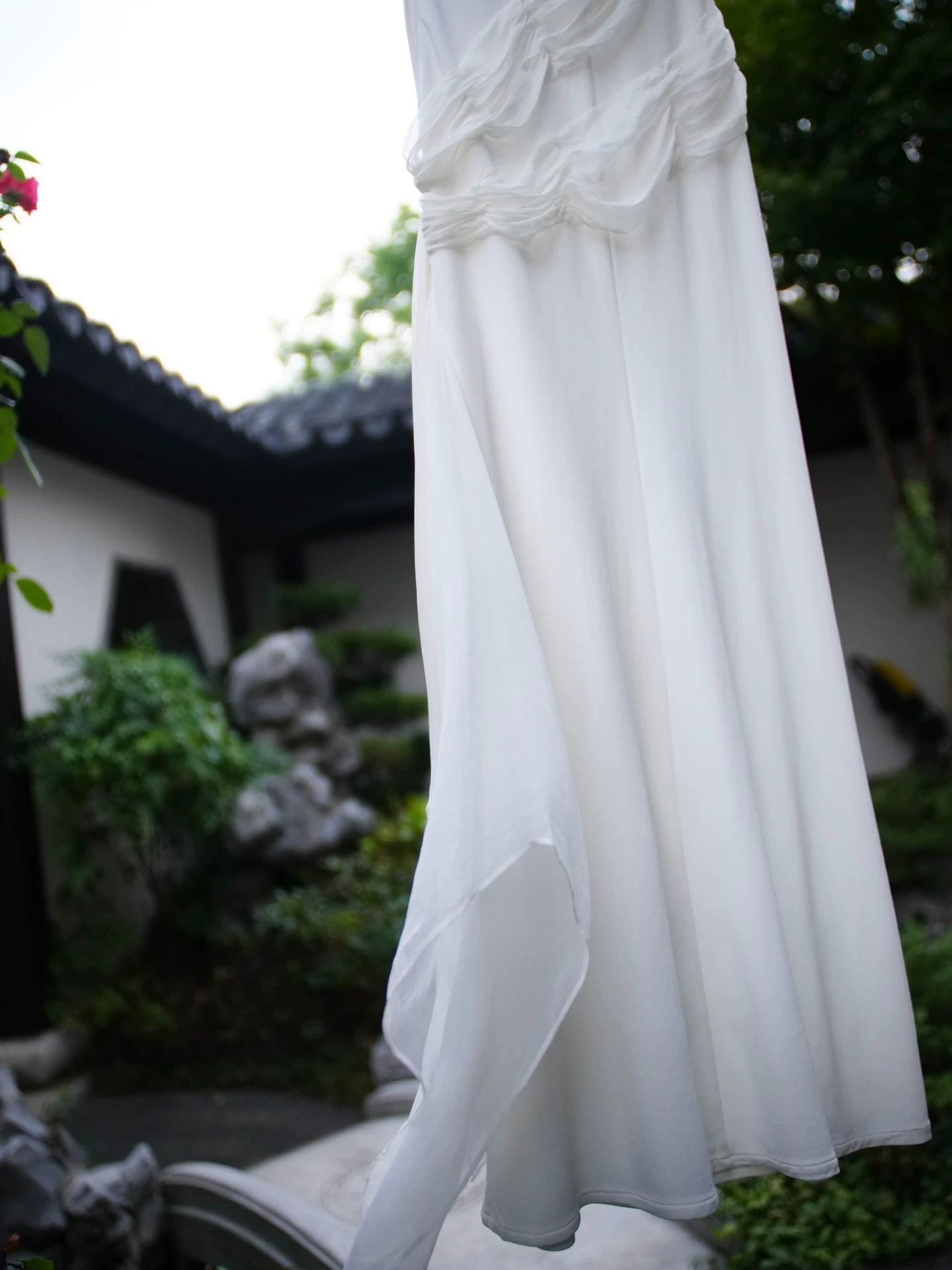 Moschino Moschino Couture White Silk Brooch Dress w/ Flowers & Ribbon Size M / US 6-8 / IT 42-44 - 3 Thumbnail