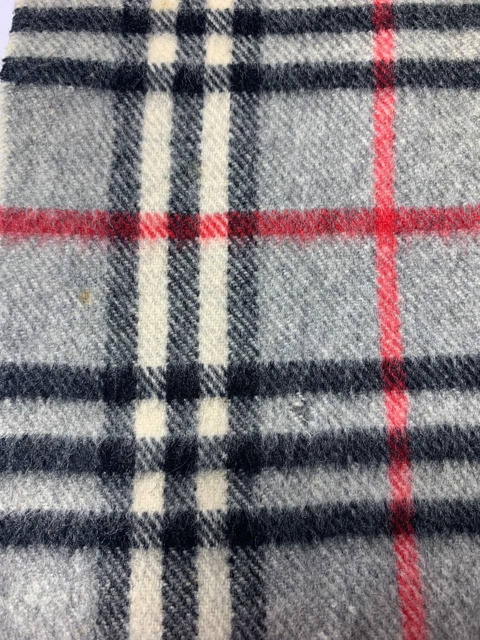 Burberry Burberrys Scarf / Muffler / Neckwear Size ONE SIZE - 7 Thumbnail