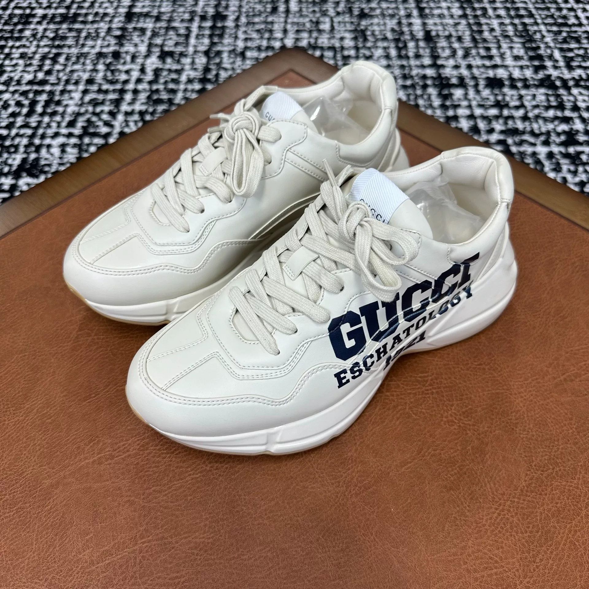 Gucci Gucci Printed Lowtop Sneakers it_38-5 Women Size US 8.5 / IT 38.5 - 1 Thumbnail