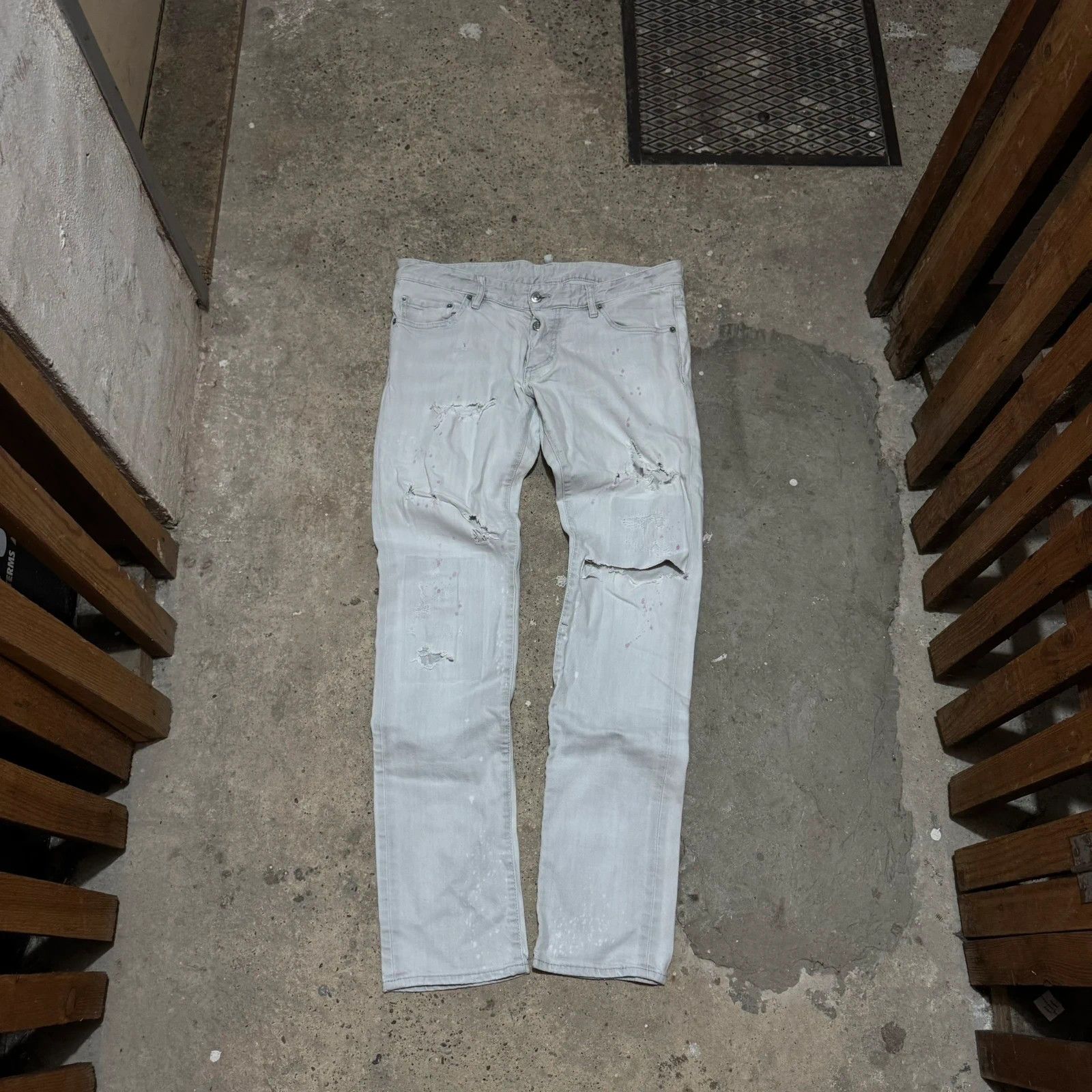 Dsquared2 Dsquared2 distressed paint splatter jeans Size US 32 / EU 48 - 1 Thumbnail