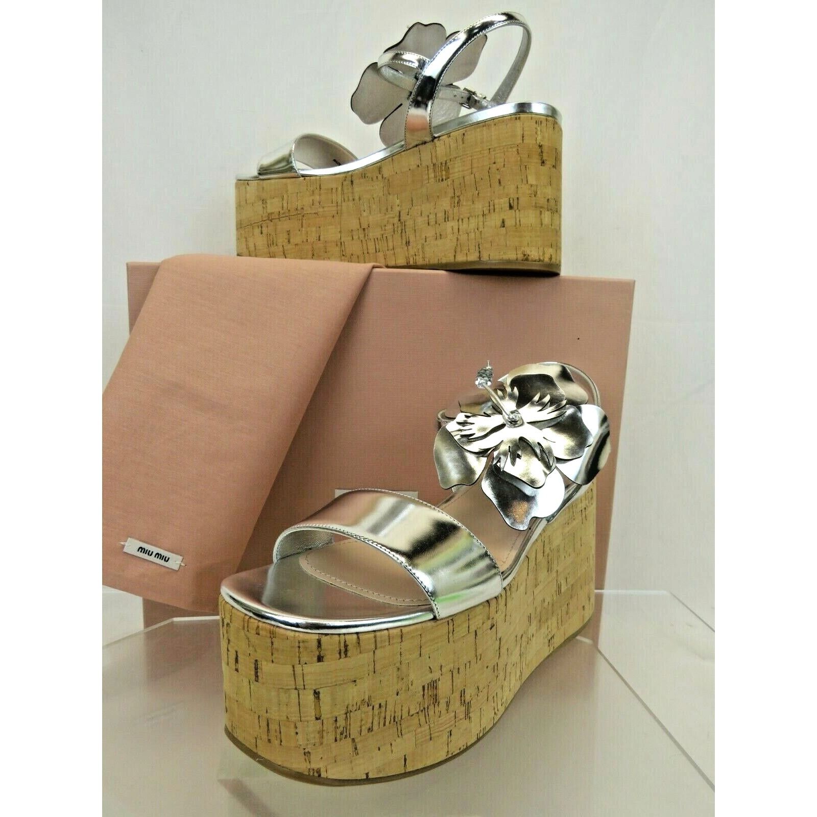 Miu Miu 5XZ346 SILVER POLISHED LEATHER FLOWER PLATFORM SANDALS 38.5 Size US 8.5 / IT 38.5 - 2 Thumbnail