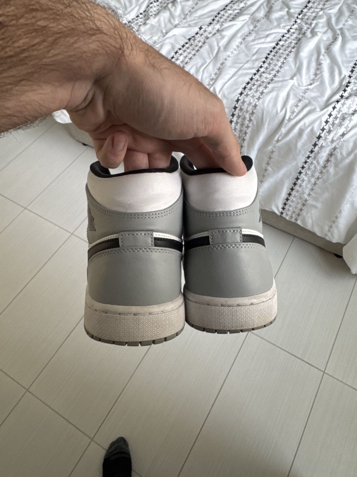 Nike Jordan 1 Mid Light Smoke Grey Size US 10.5 / EU 43-44 - 6 Thumbnail