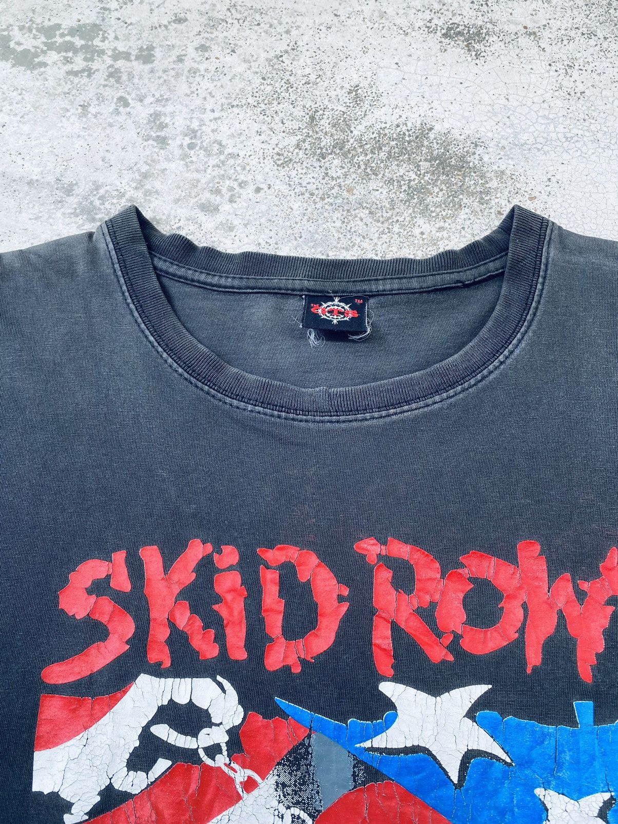 Band Tees Vintage Skid Row Band Faded Distressed Tees Size US L / EU 52-54 / 3 - 4 Thumbnail
