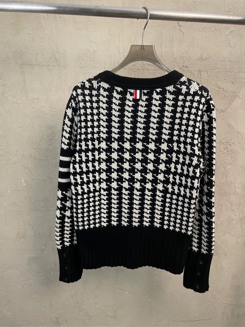 Thom Browne Thom browne Black and white zebra four-striped cashmere car Size M / US 6-8 / IT 42-44 - 2 Thumbnail