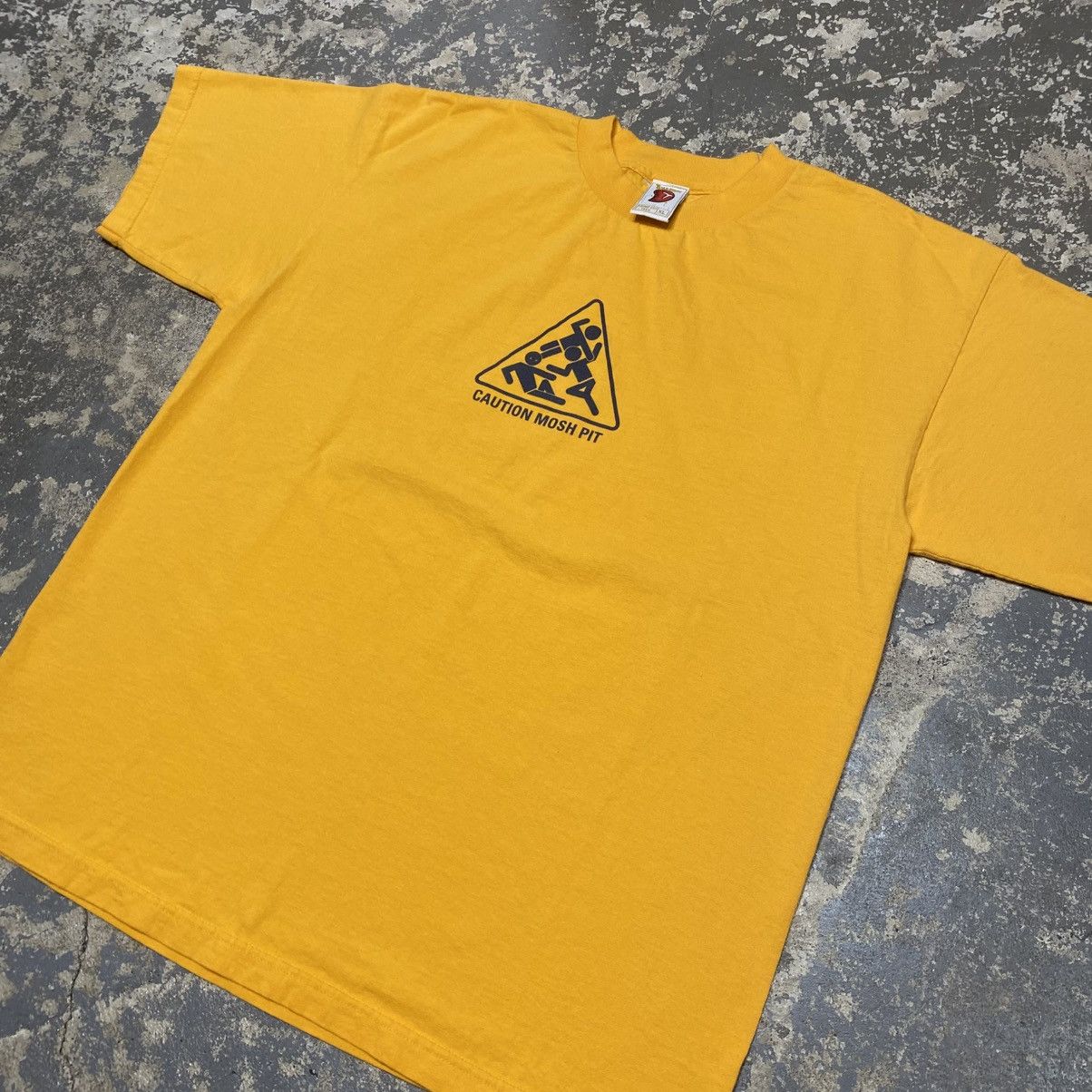 Unsound Rags × Vintage Vintage Caution Mosh Pit To The Edge Skate Funny Tshirt Size US XL / EU 56 / 4 - 2 Thumbnail