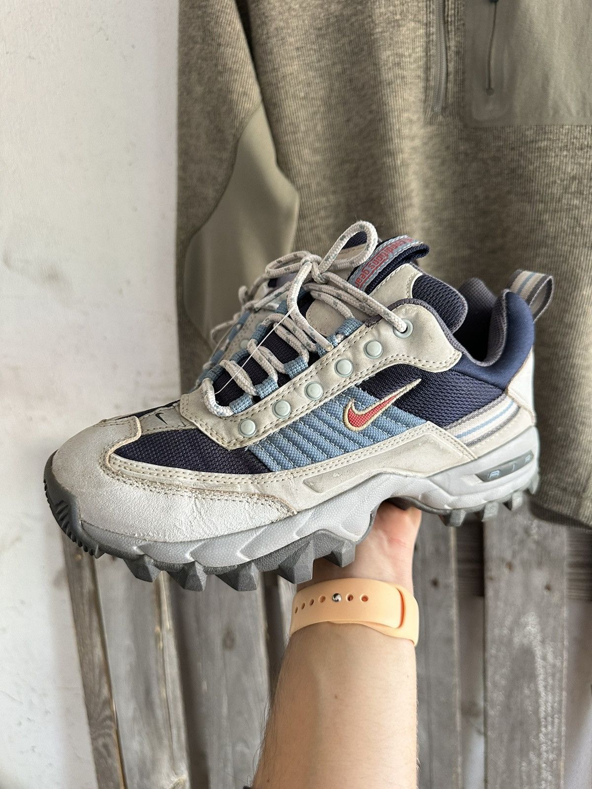 image of Nike Acg 2001 Hiker Boots in Grey, Men's (Size 8)