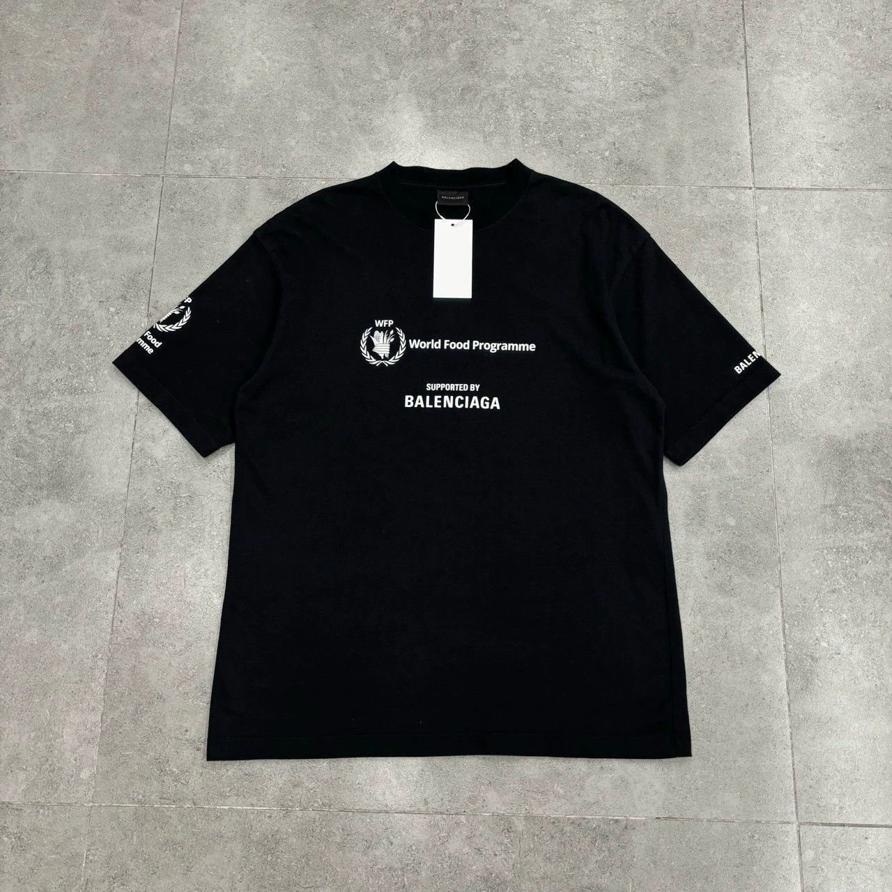 Balenciaga Balenciaga World Food Programme Collaboration Short Sleeves Size US M / EU 48-50 / 2 - 1 Thumbnail