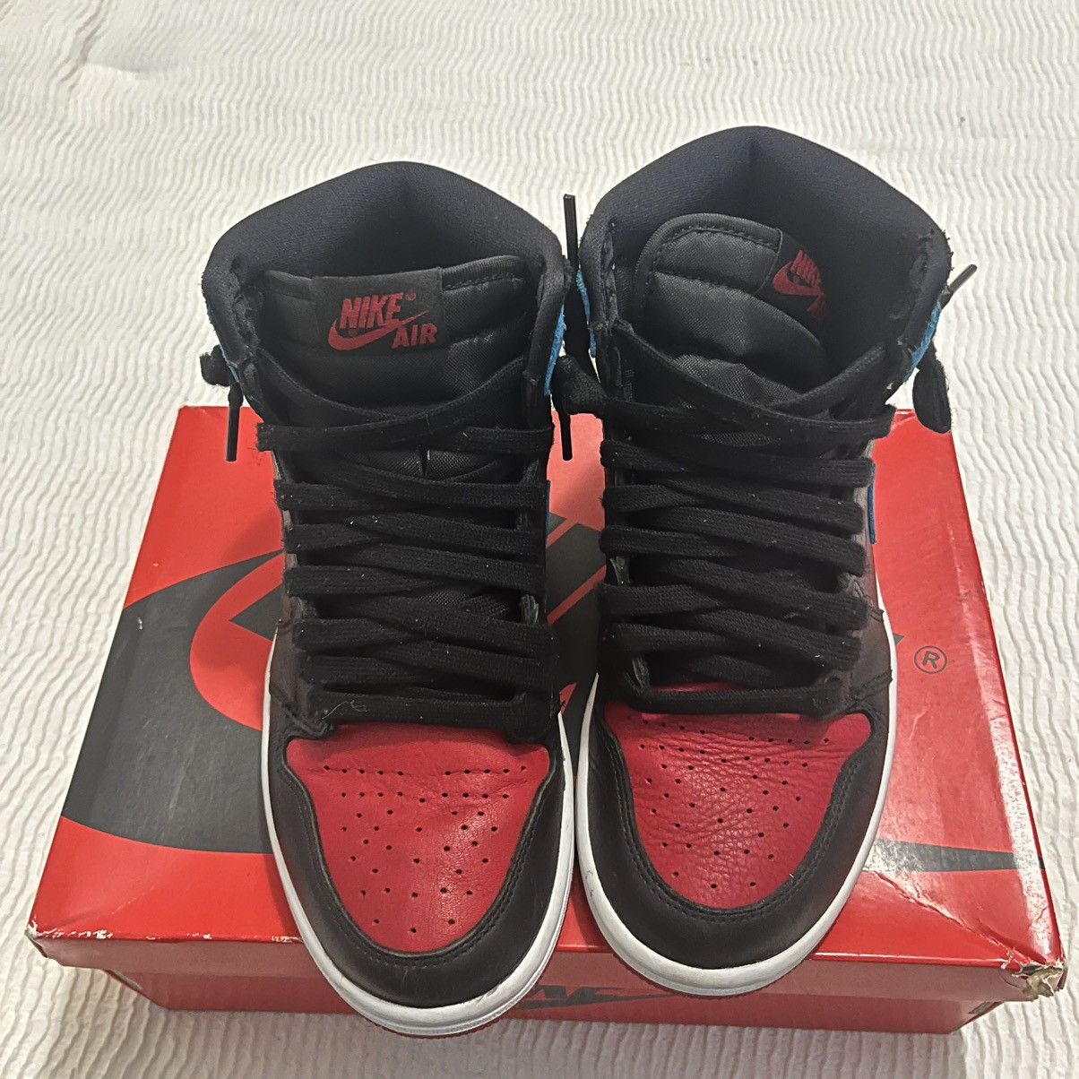 Jordan Brand Air Jordan 1 Retro High OG UNC to CHI Size US 6 / EU 39 - 5 Thumbnail