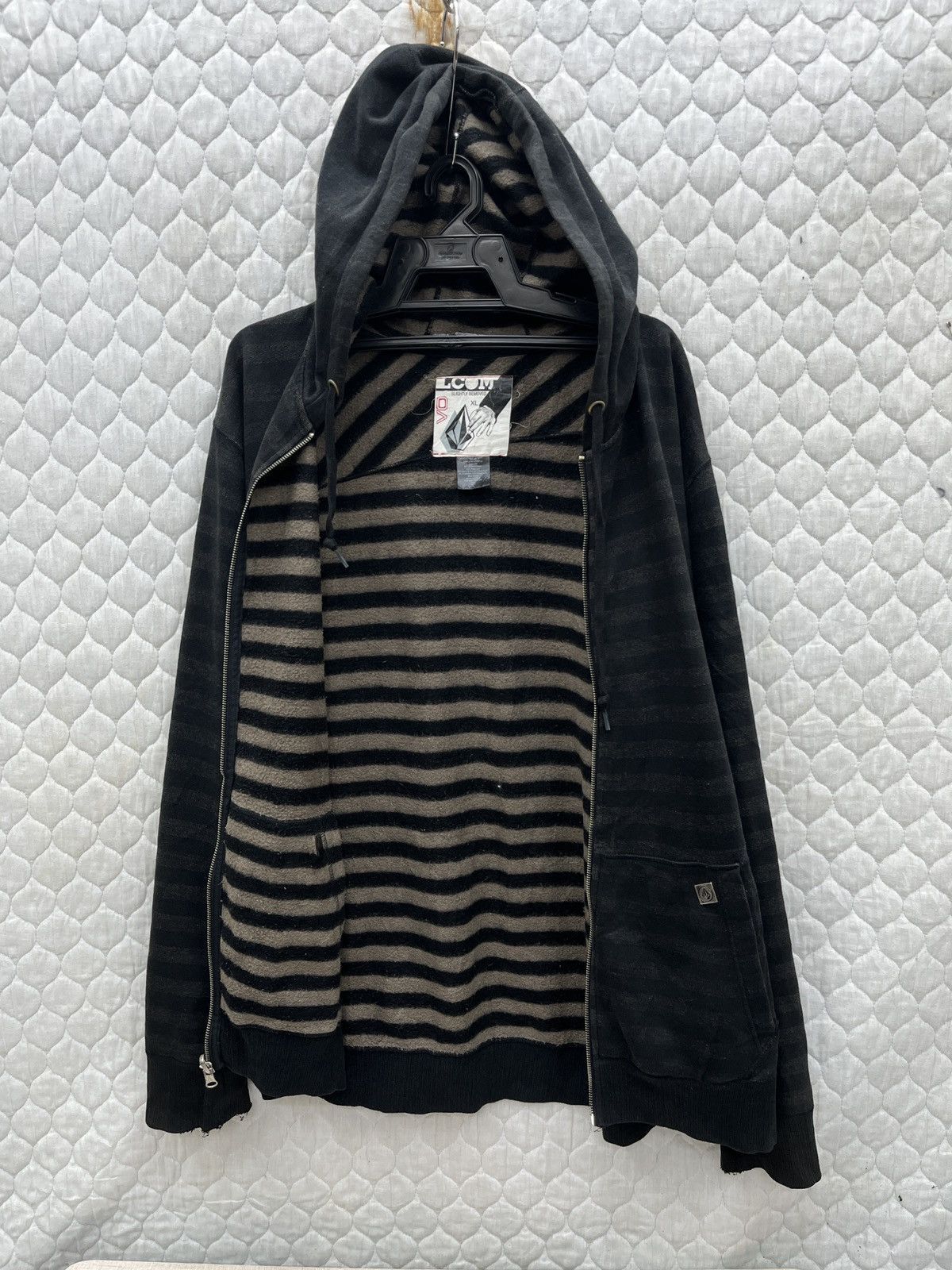 Volcom 🔥🔥🔥STEALS VOLCOM TIMELESS STRIPEP HOODIE SWEATER Size US L / EU 52-54 / 3 - 7 Thumbnail