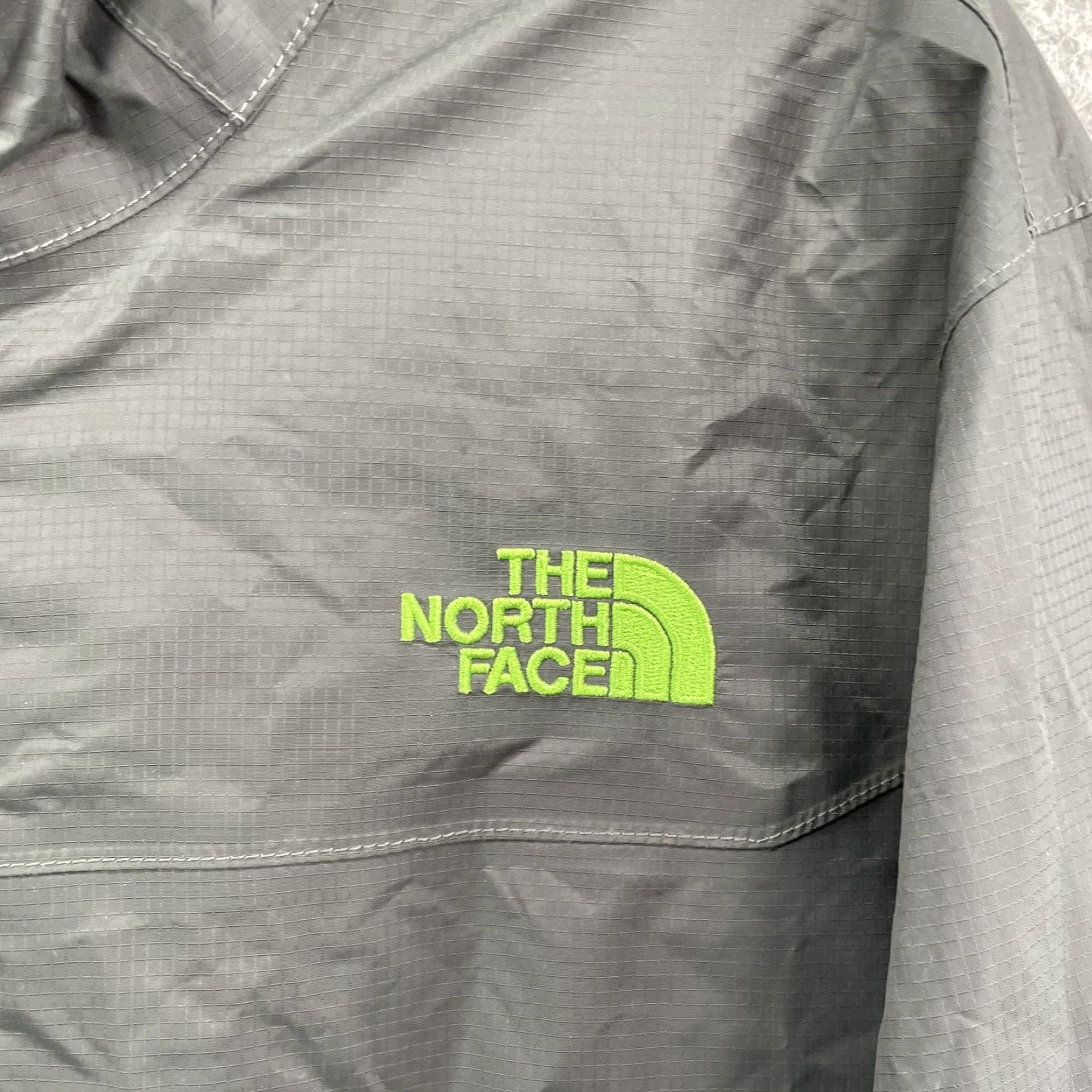 The North Face The North Face Hyvent 2.5 Rain Jacket Mens M Black Waterproof Outdoor Gorpcore Weathergear Lightweight Hooded Full Zip Rain Coat Size US M / EU 48-50 / 2 - 3 Thumbnail