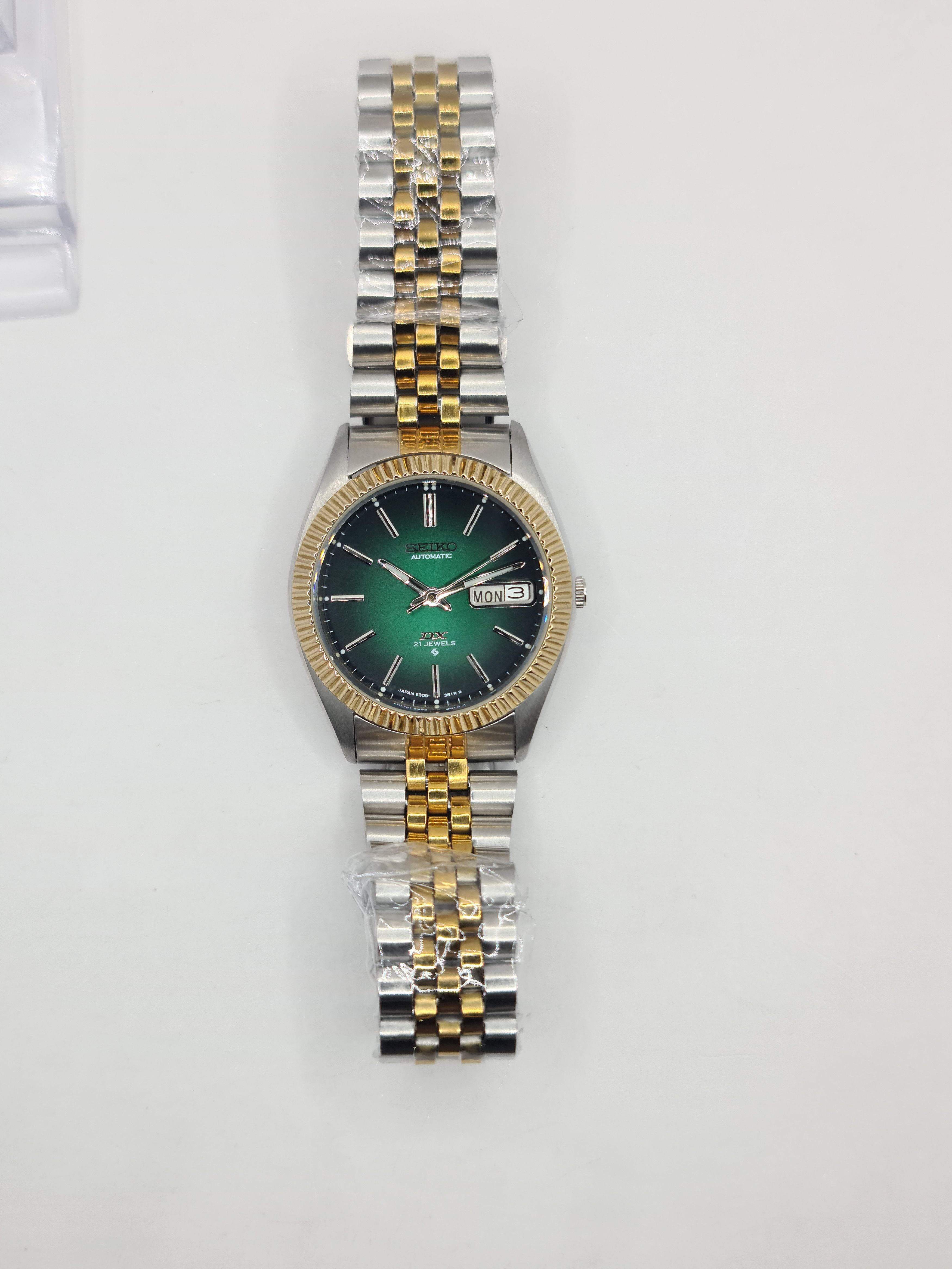 Japanese Brand Seiko DX Automatic Fluted Bazel Day/Date Japan Size 36 - 11 Thumbnail
