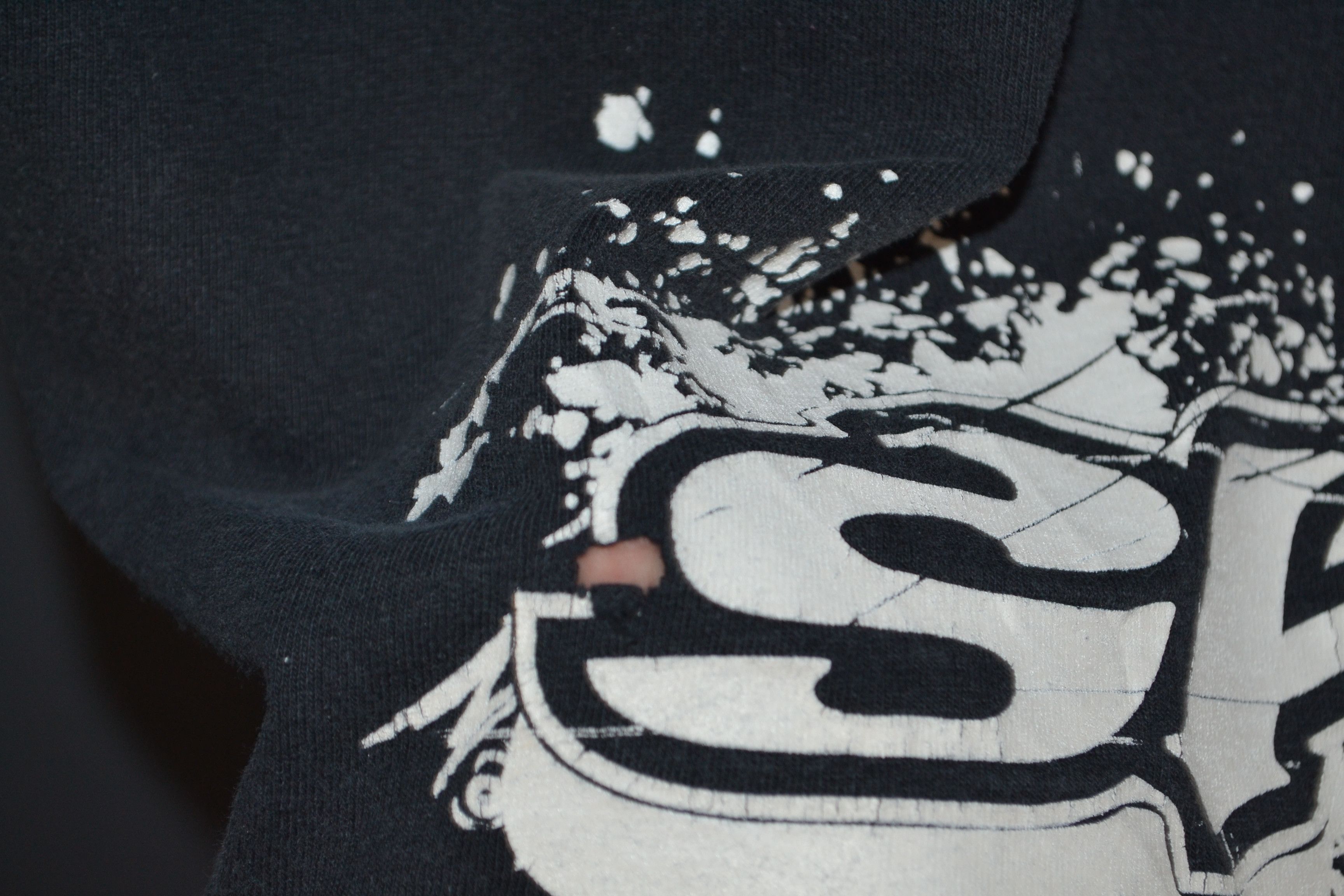 Vintage Skin Industries S-M size Vintage Black T-shirt Y2K Size US S / EU 44-46 / 1 - 11 Thumbnail