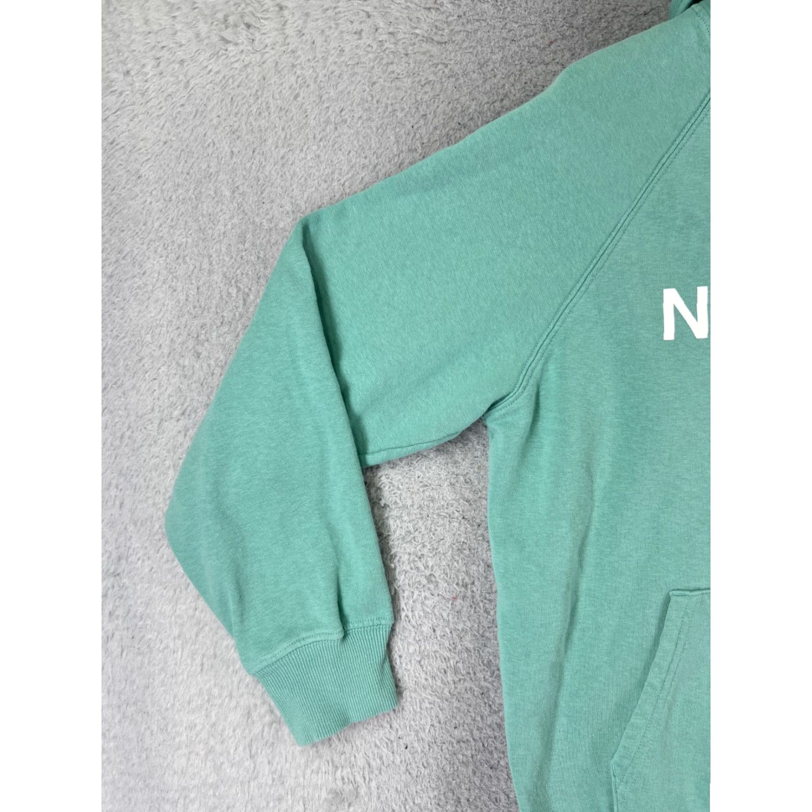 The North Face VINTAGE The North Face Hoodie Shirt Womens L Green Logo Pullover with Pockets Adult Large Green Logo 90s Decade Theme Mens? Size L / US 10 / IT 46 - 3 Thumbnail