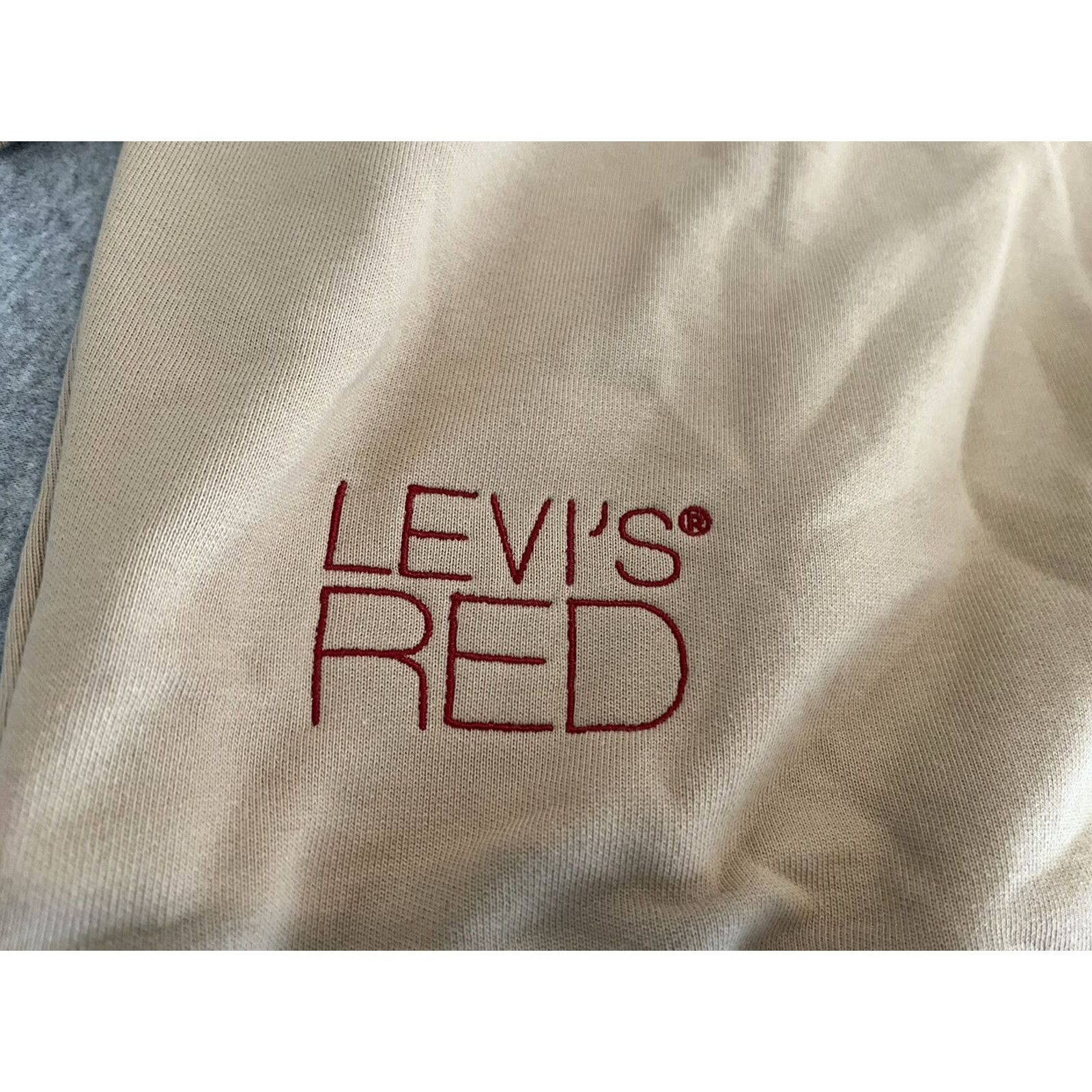 Levi's VINTAGE Levi's Red Graphic Crewneck Oversized Pullover Sweater Beige Womens M NWT Size M / US 6-8 / IT 42-44 - 3 Thumbnail