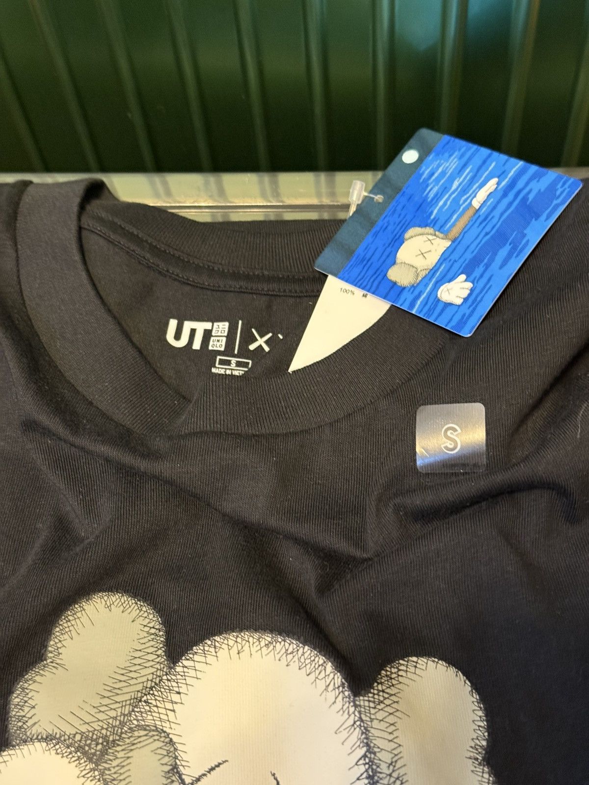 Kaws × Uniqlo KAWS x Uniqlo T-shirt (Asia Sizing) Black Size M (US Size S) Size US S / EU 44-46 / 1 - 5 Thumbnail