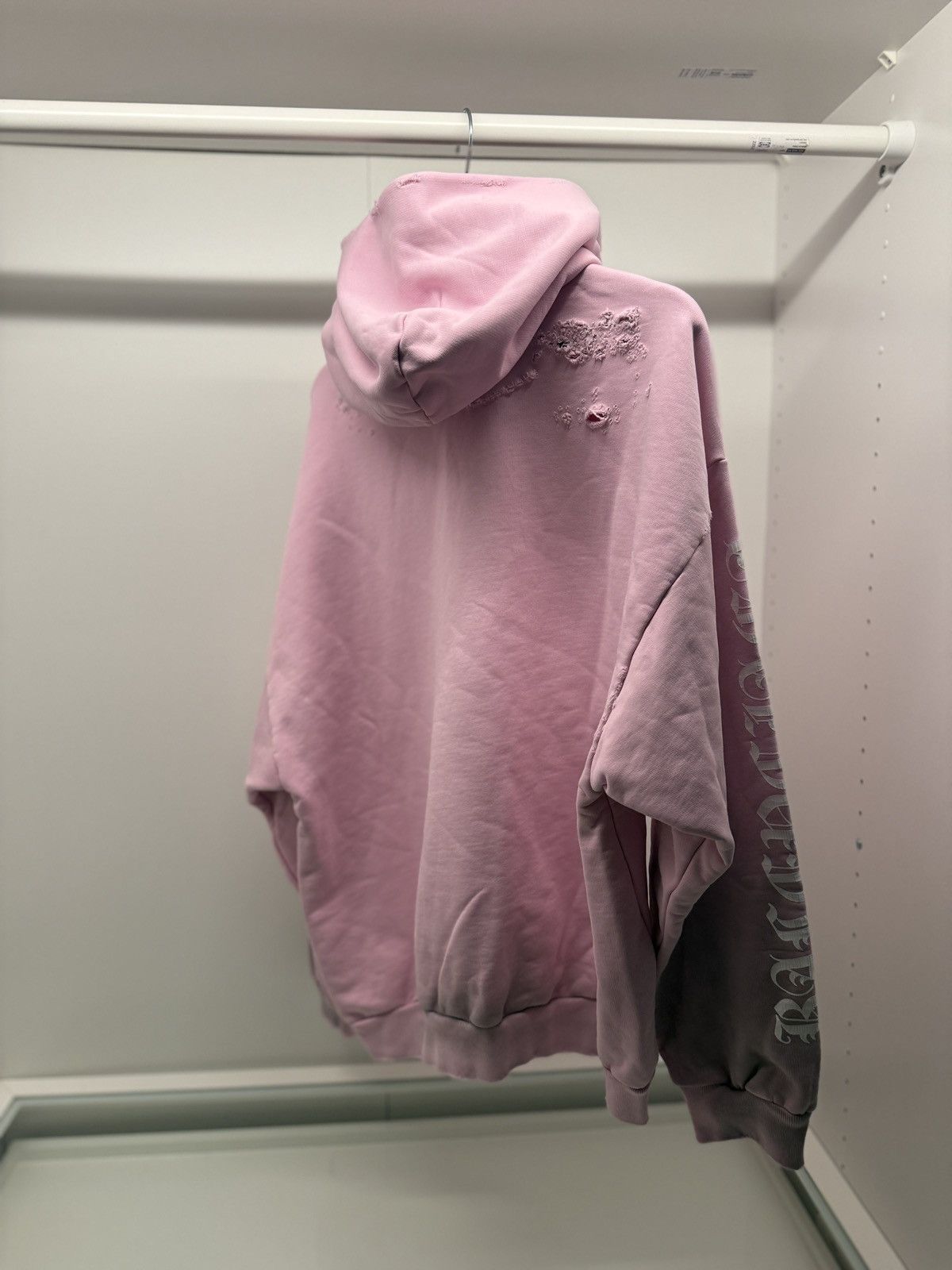 Balenciaga Balenciaga pink gothic logo distressed hoodie Size US M / EU 48-50 / 2 - 7 Thumbnail
