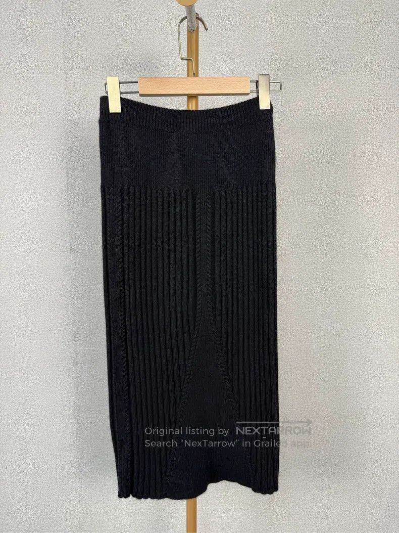 Chanel Chanel Black cashmere skirt Size 42" / US 20 - 2 Thumbnail