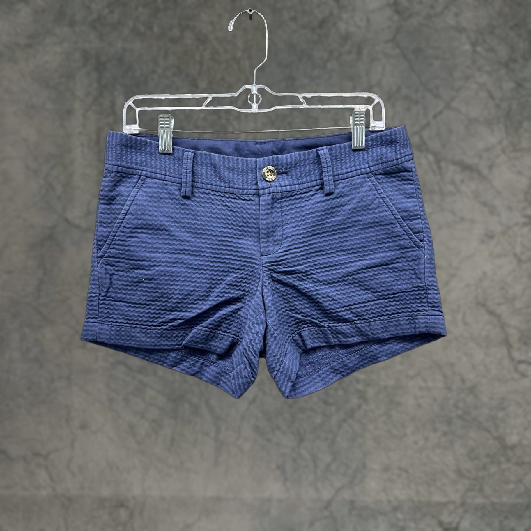 Lilly Pulitzer Lilly Pulitzer Shorts Womens 4 Blue Callahan Short Seersucker Chino Casual Size 27" / US 4 / IT 40 - 1 Thumbnail