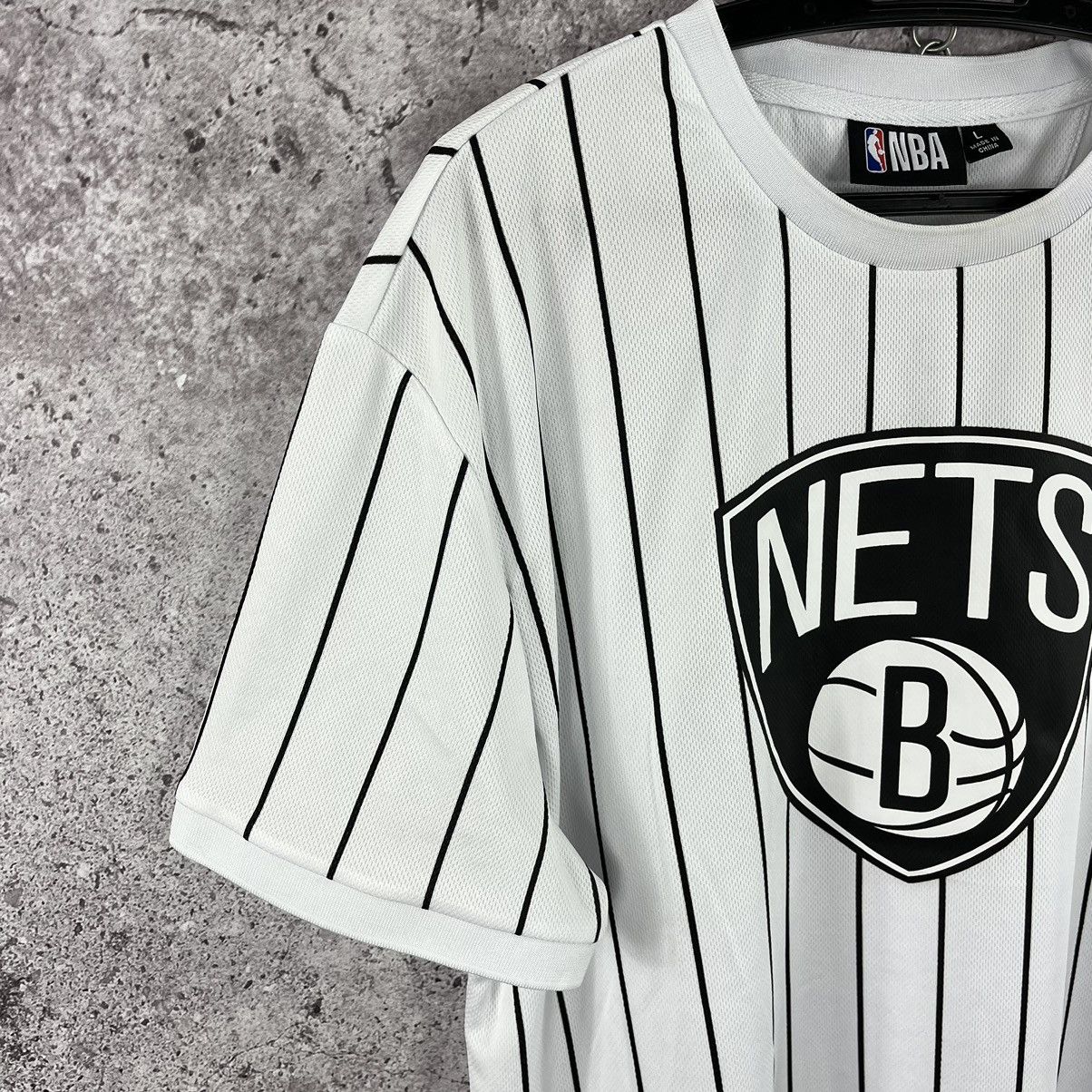 NBA × Vintage NBA Nets Brooklyn New York T-Shirt Big Logo Size L Size US L / EU 52-54 / 3 - 2 Thumbnail
