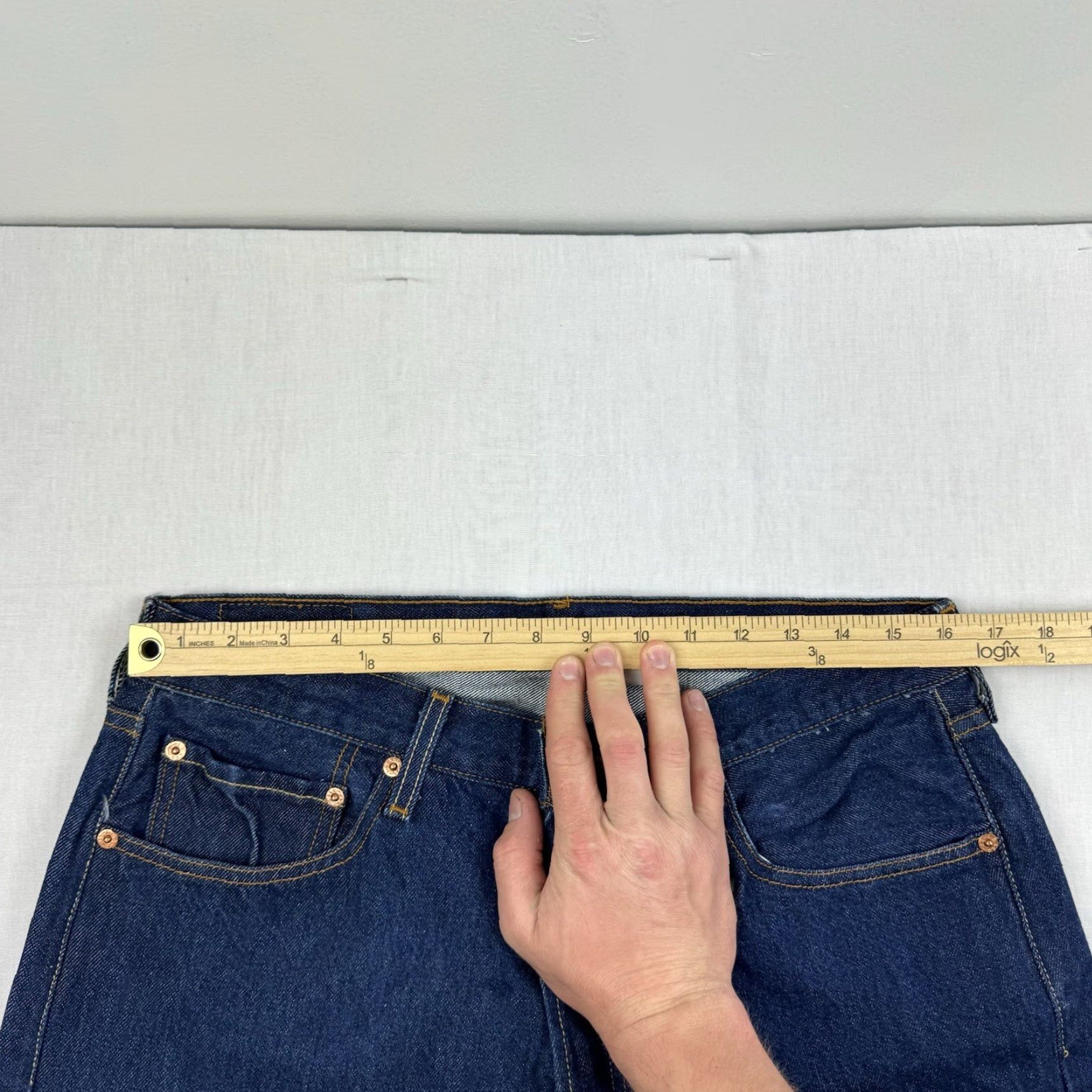 Levi's VINTAGE Levi's 501 Jeans Men Adult 35x32 Blue Button Fly Grunge Workwear 2000s Y2K Straight Size US 35 - 5 Thumbnail