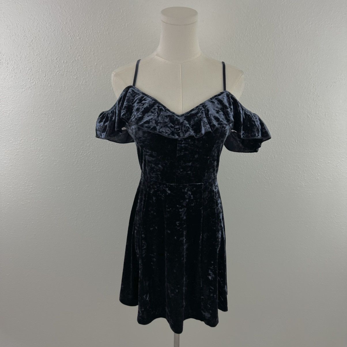 American Eagle Outfitters AMERICAN EAGLE Dark Blue Crushed Velvet Babydoll Mini Dress Size S / US 4 / IT 40 - 2 Thumbnail