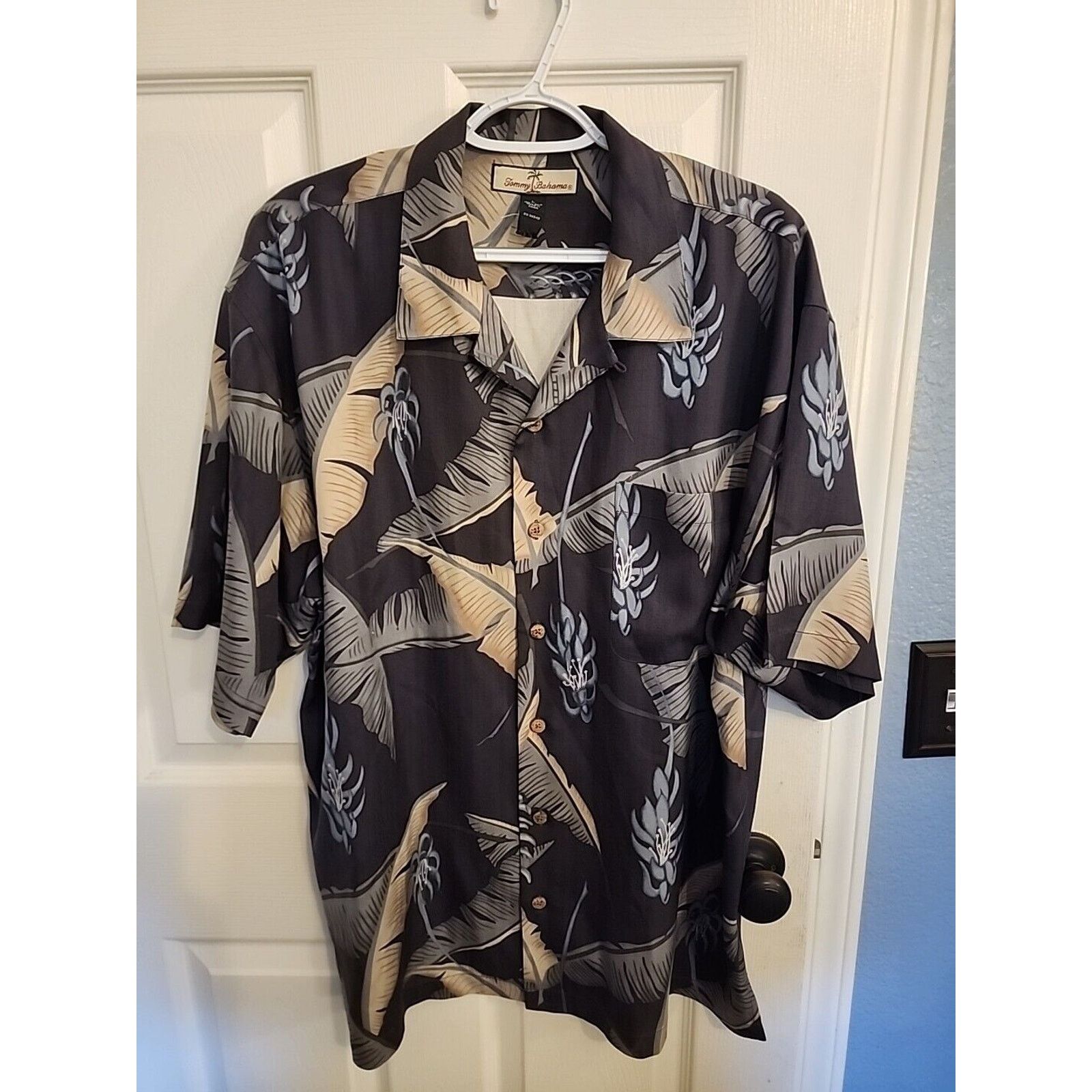 Tommy Bahama Tommy Bahama Men Size Large Shirt 100% Silk Floral Hawaiian Size US L / EU 52-54 / 3 - 1 Thumbnail