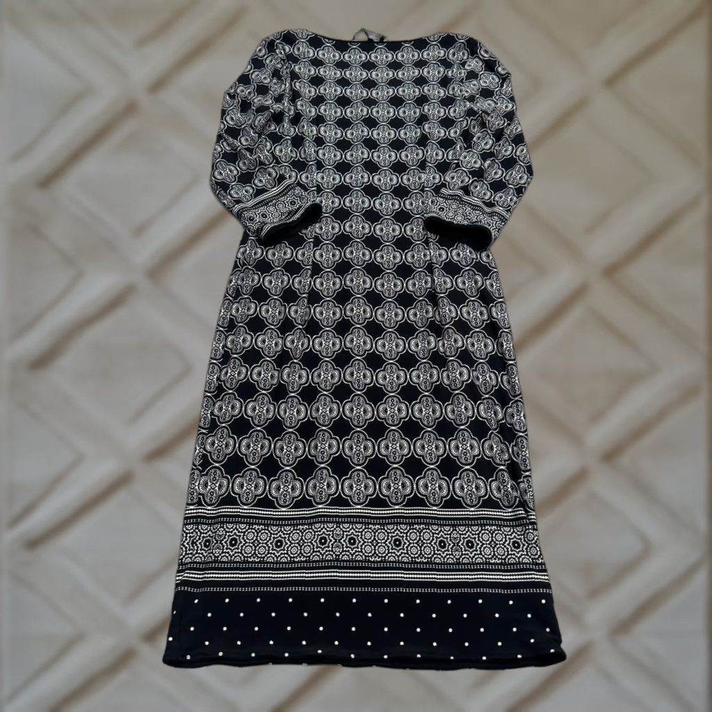 White House Black Market **White House Black Market Geometric V-Neck Midi Shift Dress Women's XS** User: White House Black Market Geometric V-Neck Midi Shift Dress Women's XS Size XS / US 0-2 / IT 36-38 - 1 Thumbnail