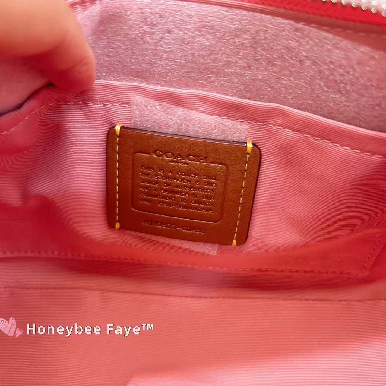 Coach Teri Shoulder Bag In Signature Leather Heart Charm CDA98 Size ONE SIZE - 8 Thumbnail