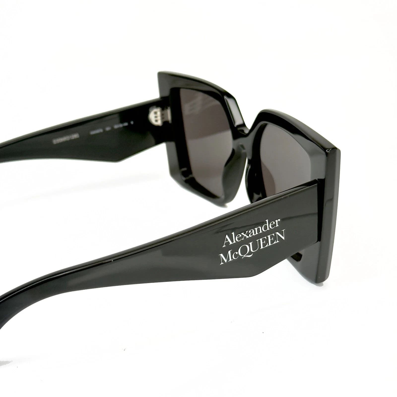 Alexander McQueen ALEXANDER MCQUEEN AM0467S 0467 Black Angular Sunglasses 001 Size ONE SIZE - 7 Thumbnail
