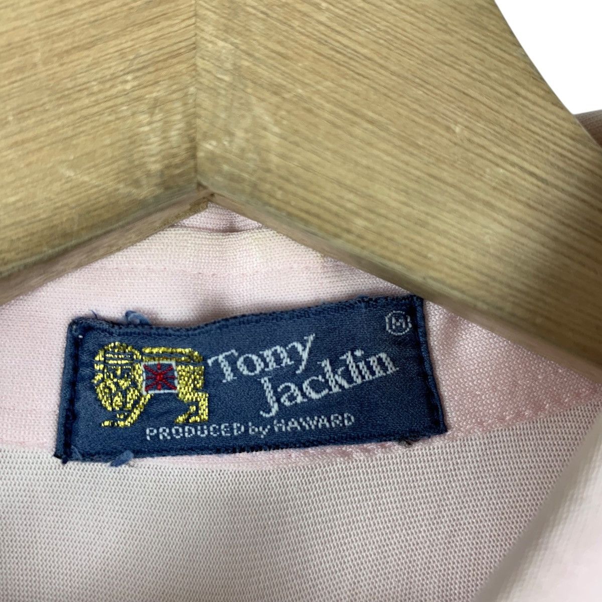 Vintage Vintage TONY JACKLIN HAWARD Crest Logo Polo Tee Shirt Size US S / EU 44-46 / 1 - 7 Thumbnail