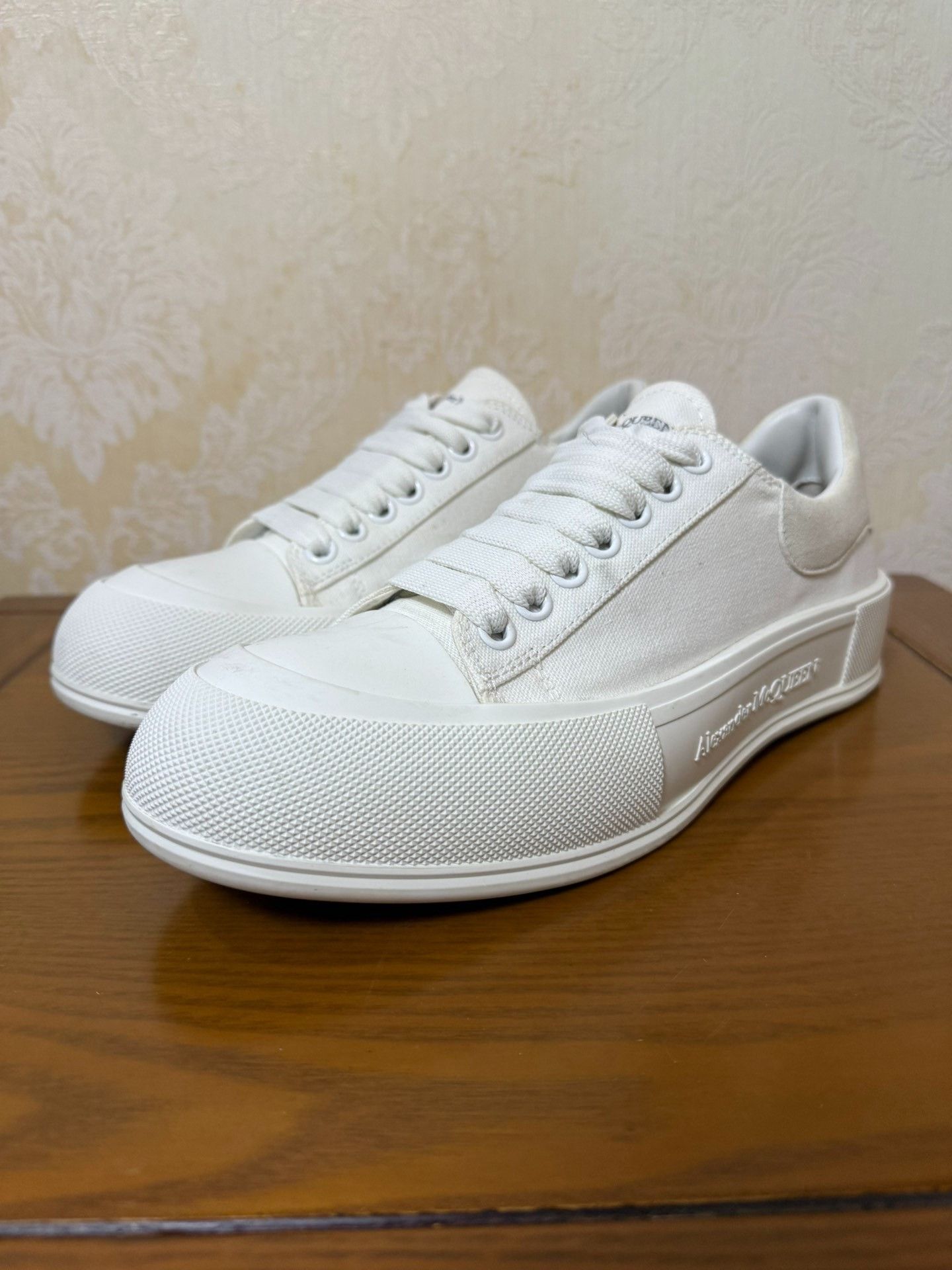 Alexander McQueen Alexander McQueen Canvas White Lowtop Sneakers 10 Men Size US 10 / EU 43 - 1 Thumbnail