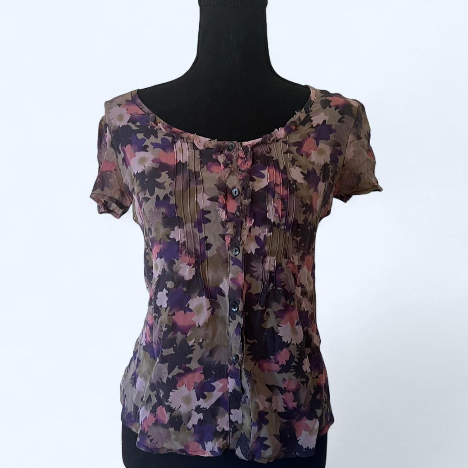 Urban Outfitters Kimchi Blue Urban Outfitters floral top Size S / US 4 / IT 40 - 1 Thumbnail