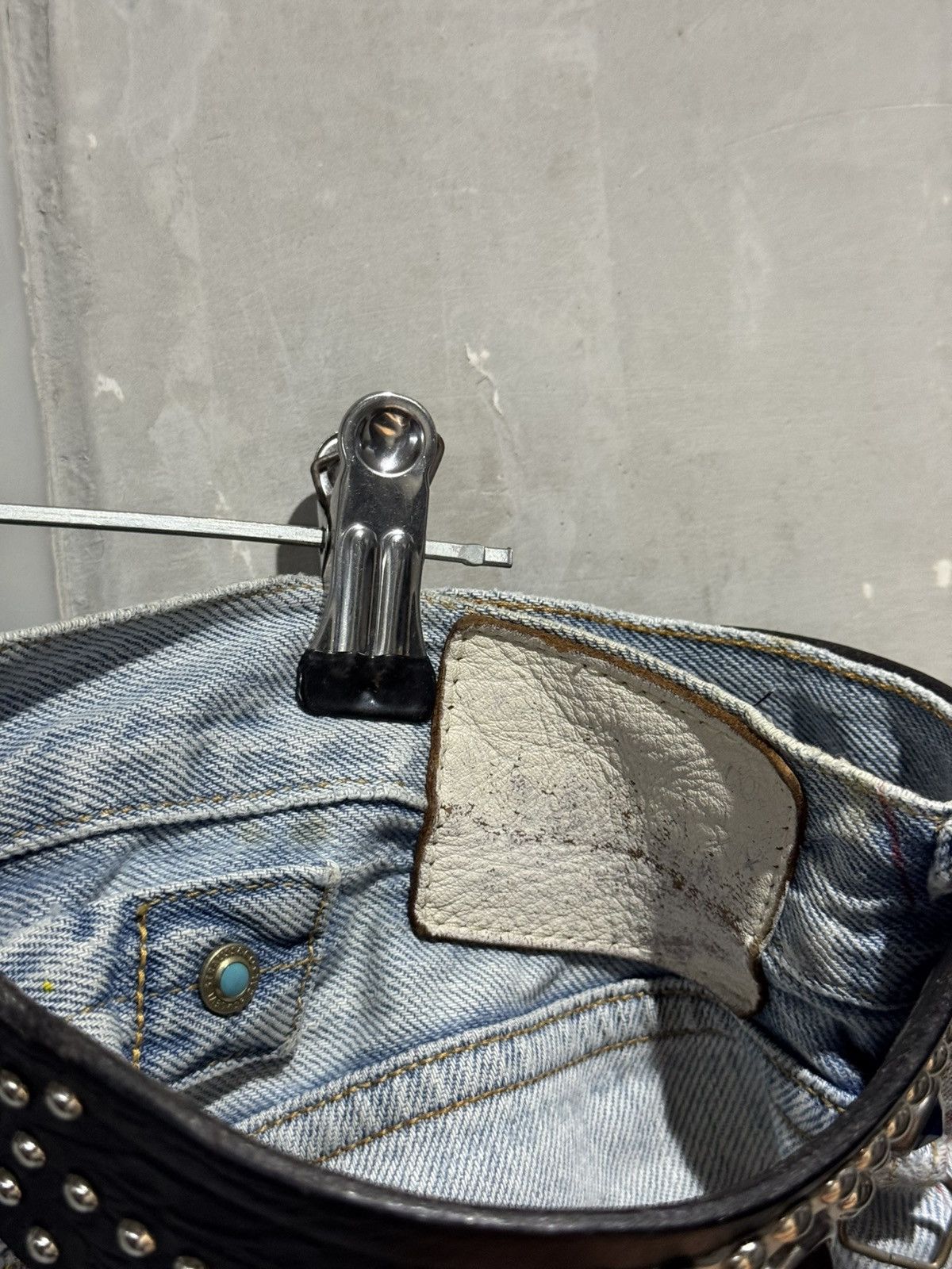 Fragment Design × Levi's Heavily Distressed Levis 505 x Fragment Design Selvedge Jean Size US 36 / EU 52 - 10 Thumbnail