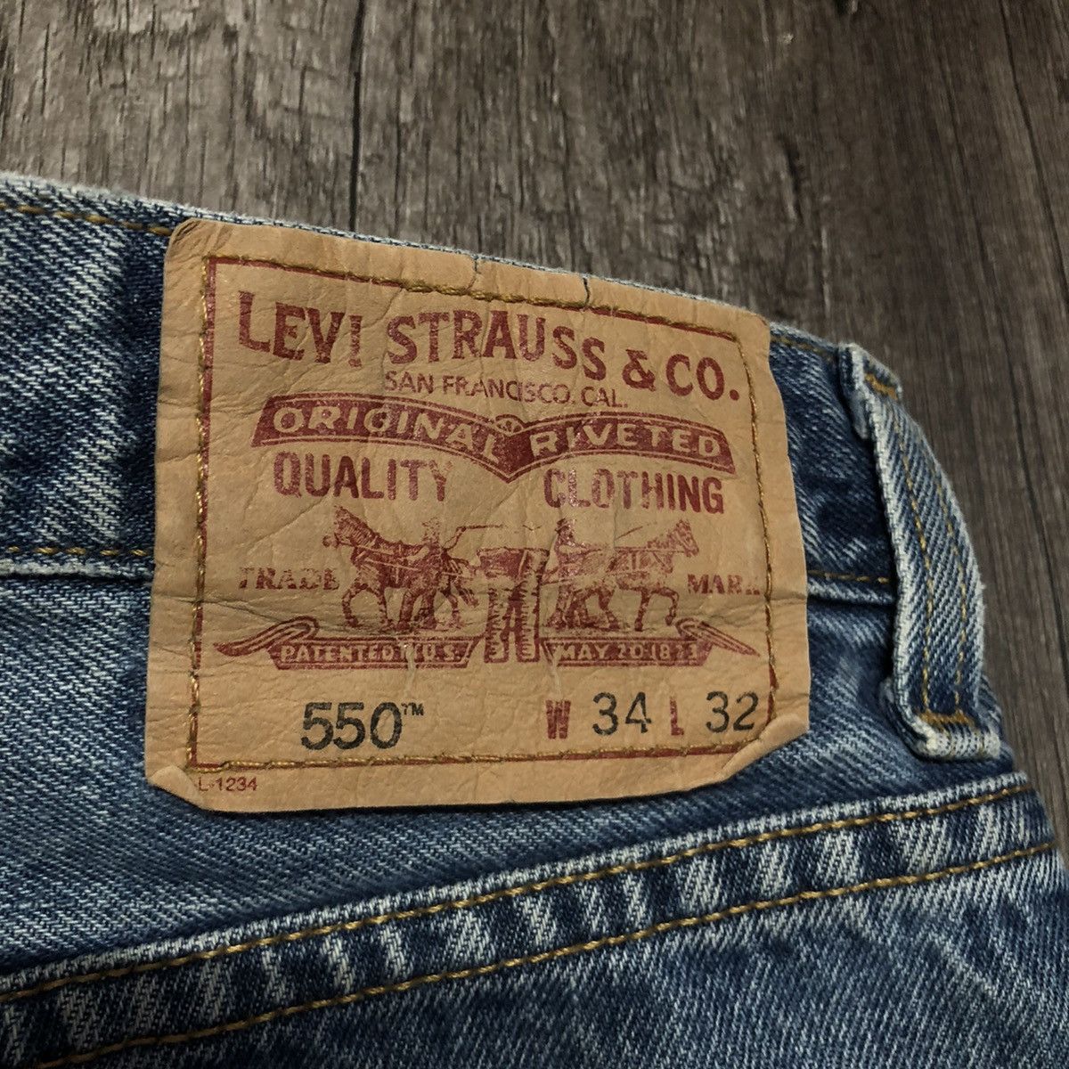 Levi's Vintage Clothing Levi's 550 Relaxed Fit Distressed Denim Size US 34 / EU 50 - 16 Thumbnail