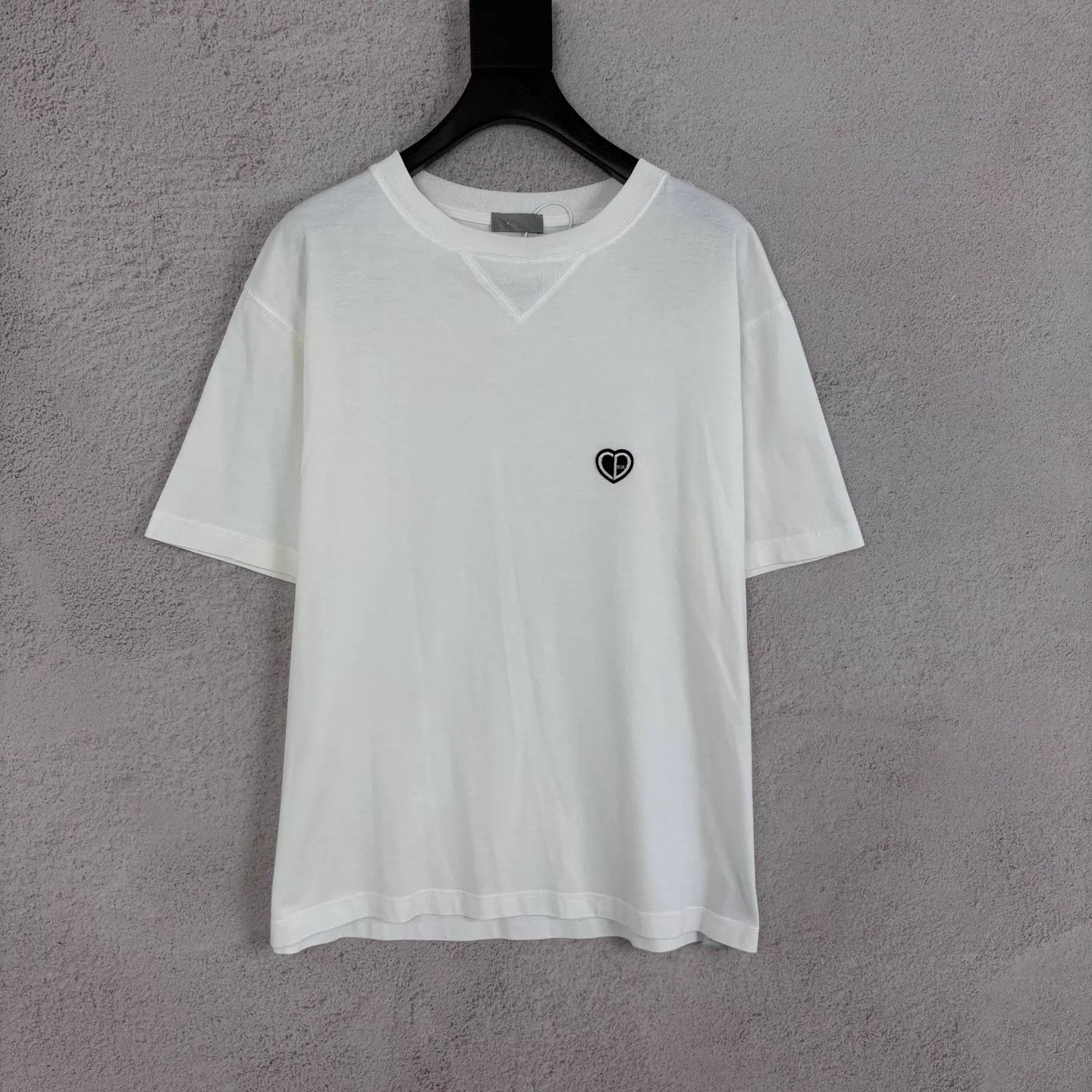 Dior DIOR Heart Embroidered V-Day Limited Tee M New Size US M / EU 48-50 / 2 - 1 Thumbnail