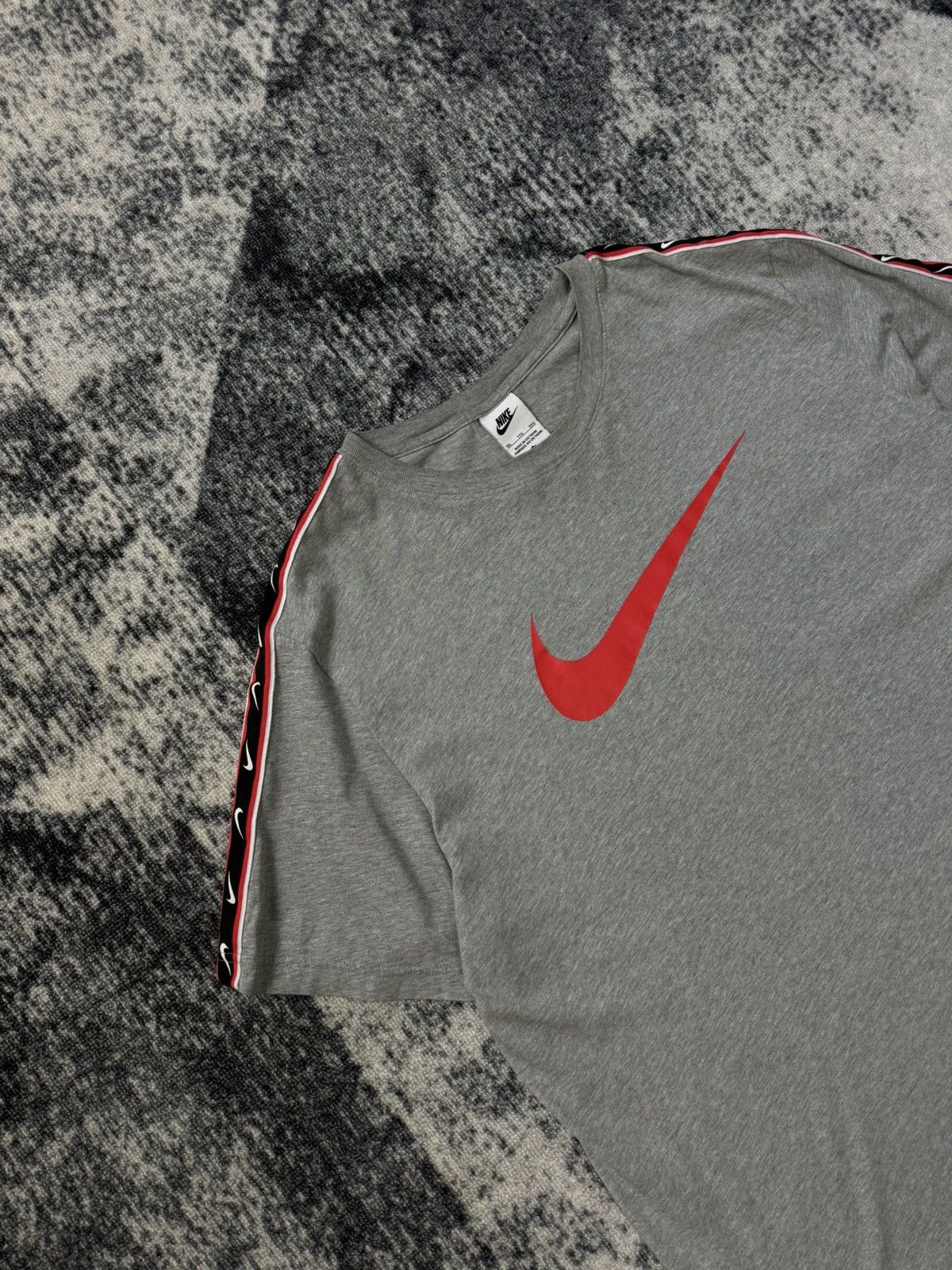 Nike Vintage Nike T shirt Big Logo Swoosh Lamps Y2K Sportswear Size US XXL / EU 58 / 5 - 2 Thumbnail