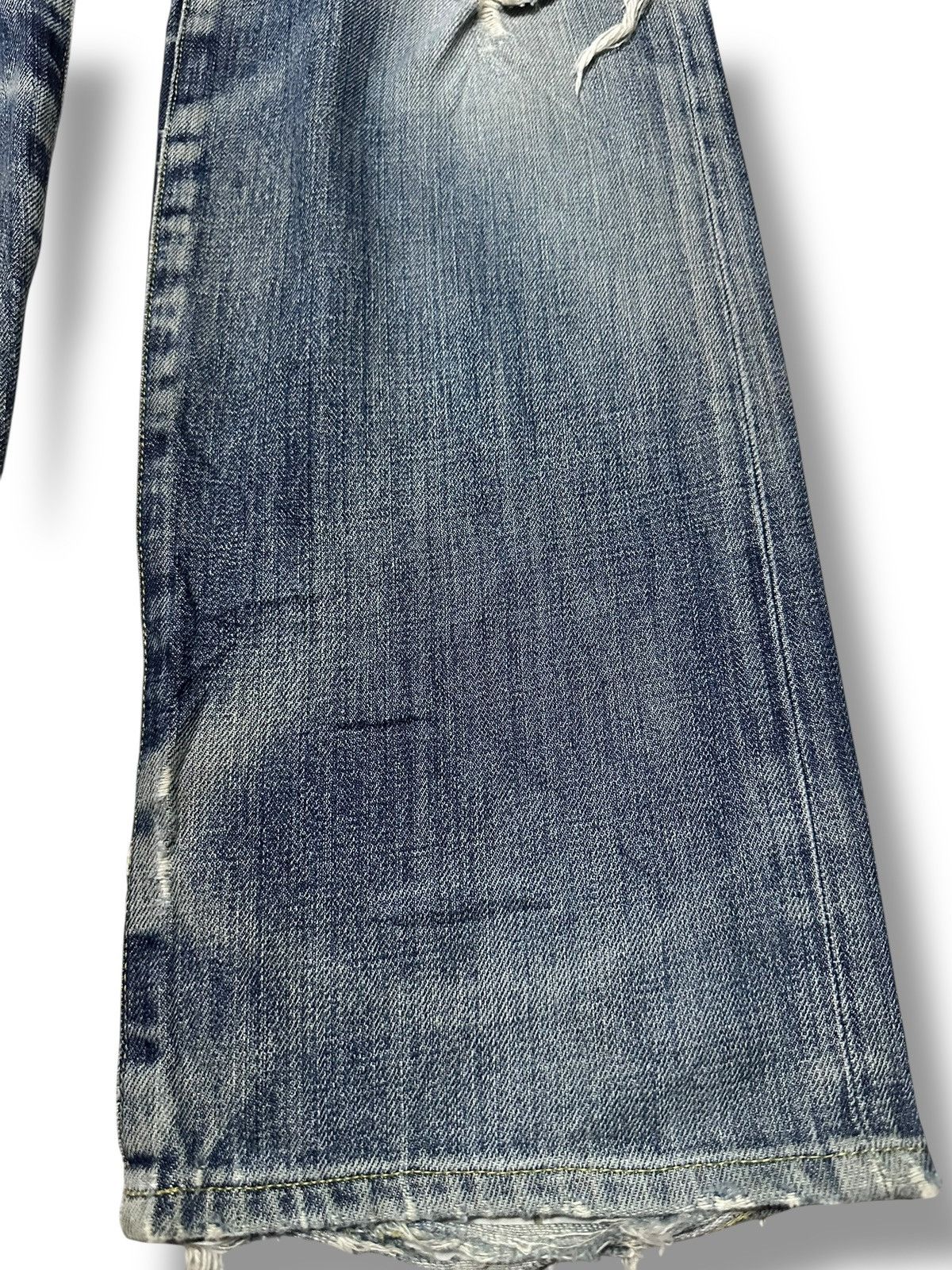 Uniqlo Vintage Uniqlo Distressed Ripped Jean Baggy Loose Faded Wash Size US 32 / EU 48 - 9 Thumbnail