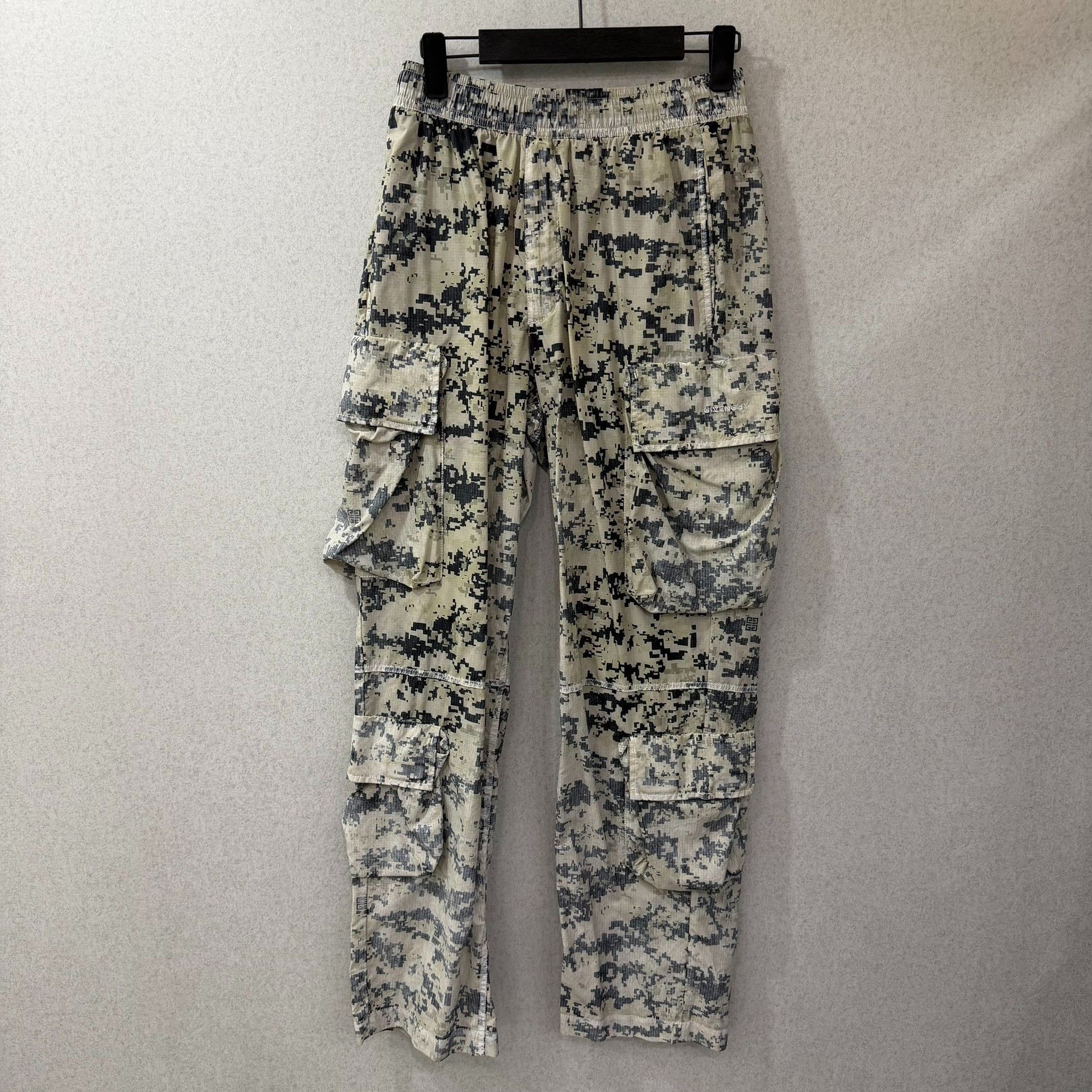 Givenchy Givenchy Camo Casual Pants 32 Men Size US 32 / EU 48 - 1 Thumbnail