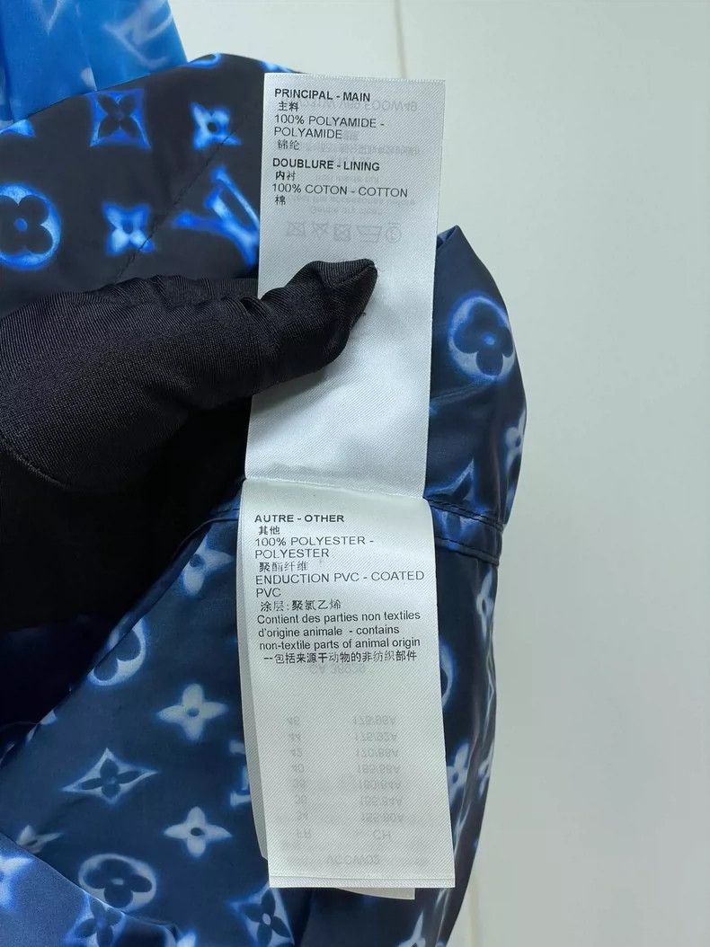 Louis Vuitton LOUIS VUITTON Blue gradient full logo windbreaker jacket 25 Size XS / US 0-2 / IT 36-38 - 9 Thumbnail