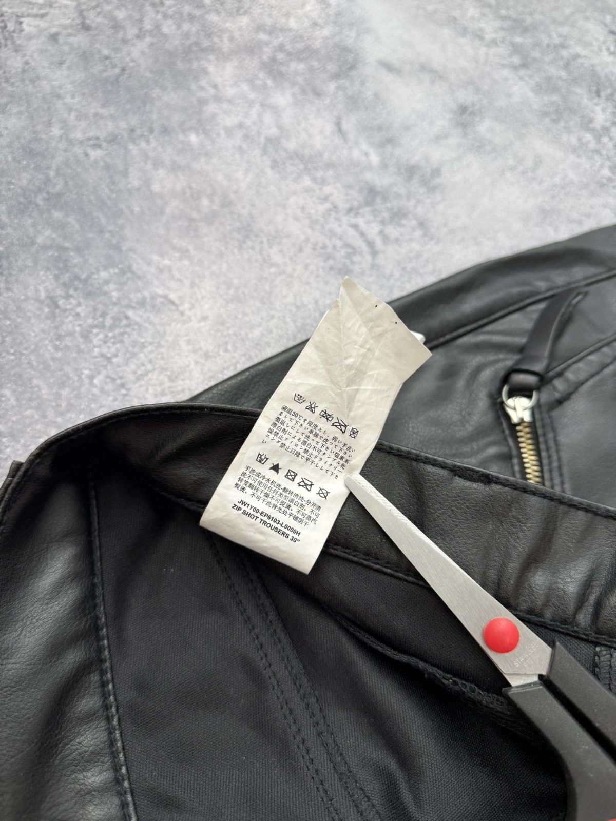 Miss Sixty Miss Sixty Faux Leather Pants Black Zip Shot Vintage Y2K Size 27" / US 4 / IT 40 - 17 Thumbnail