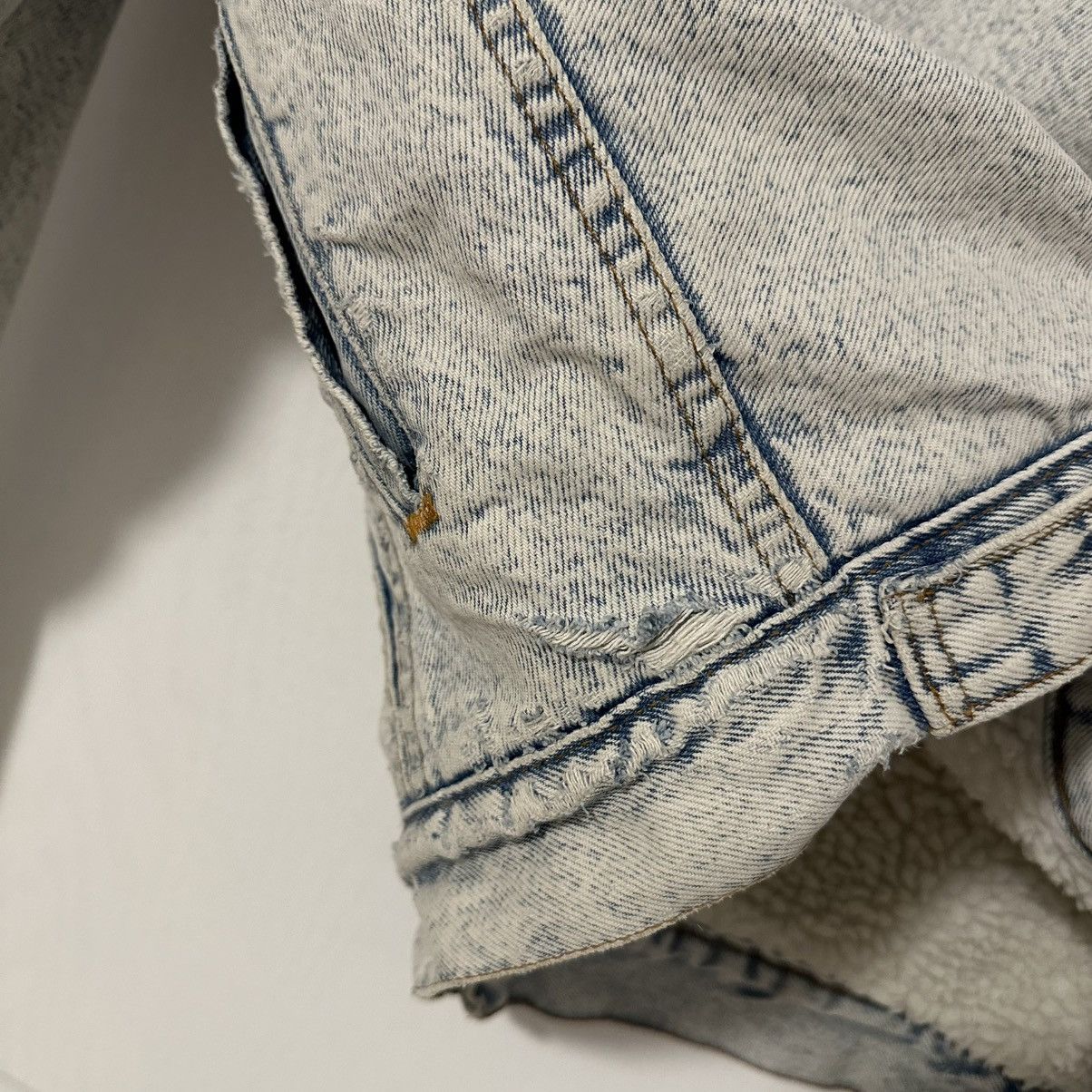 Levi's Vintage 1990s Levi's Sherpa Denim Trucker Jacket Size US XL / EU 56 / 4 - 10 Thumbnail
