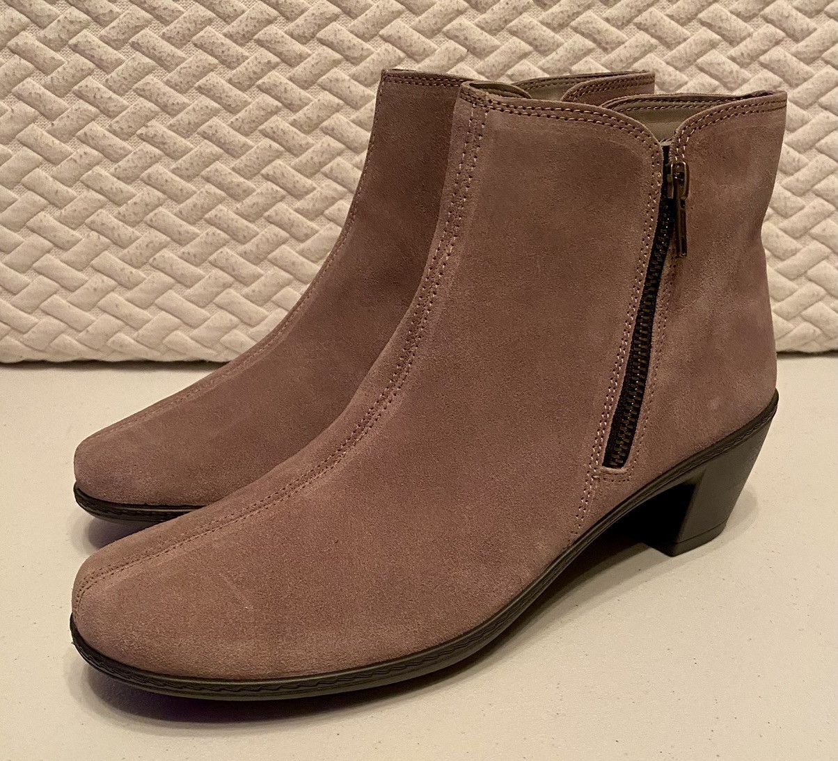 Other Hotter 🏴󠁧󠁢󠁥󠁮󠁧󠁿 Comfort Concept Suede Center Seam Chelsea Boot 9 Size US 10.5 / IT 40.5 - 1 Thumbnail