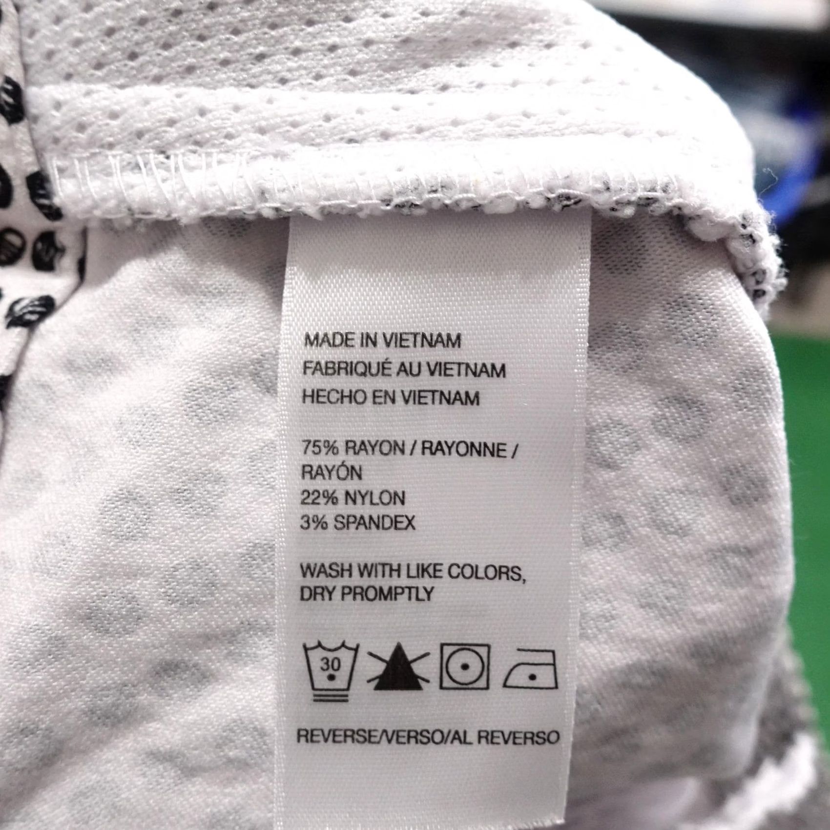 Izod IZOD Golf Shorts Womens 16 White Polka Dot Bermuda Knit Stretch Flat Front Pull On Pockets Inseam 10 Summer Activewear Mens Womens Girls Boys Size 38" / US 16 / IT 52 - 5 Thumbnail