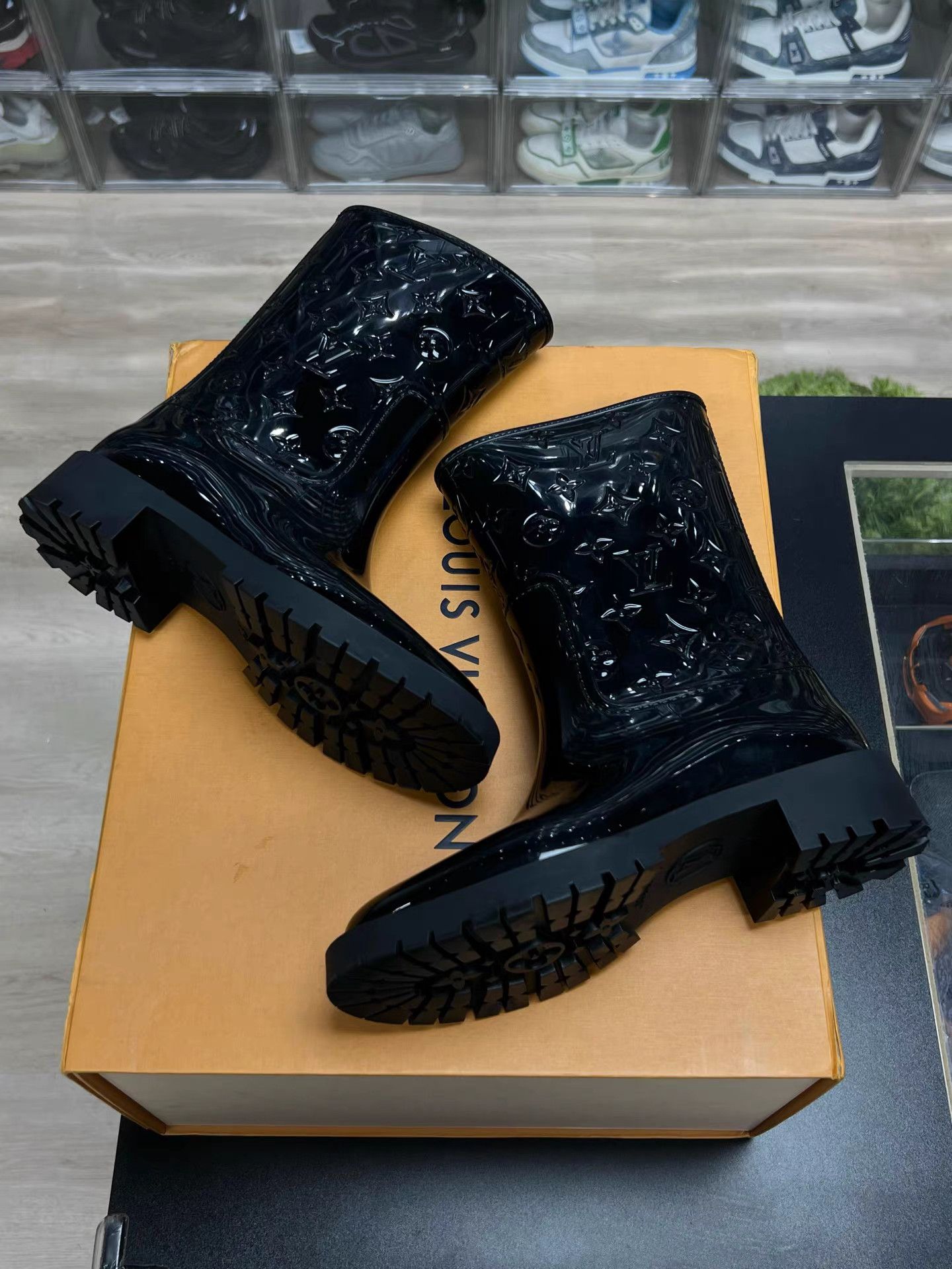 Louis Vuitton LV Drops Textured Print Flat Mid-Calf Boots K15 Size US 6 / IT 36 - 4 Thumbnail
